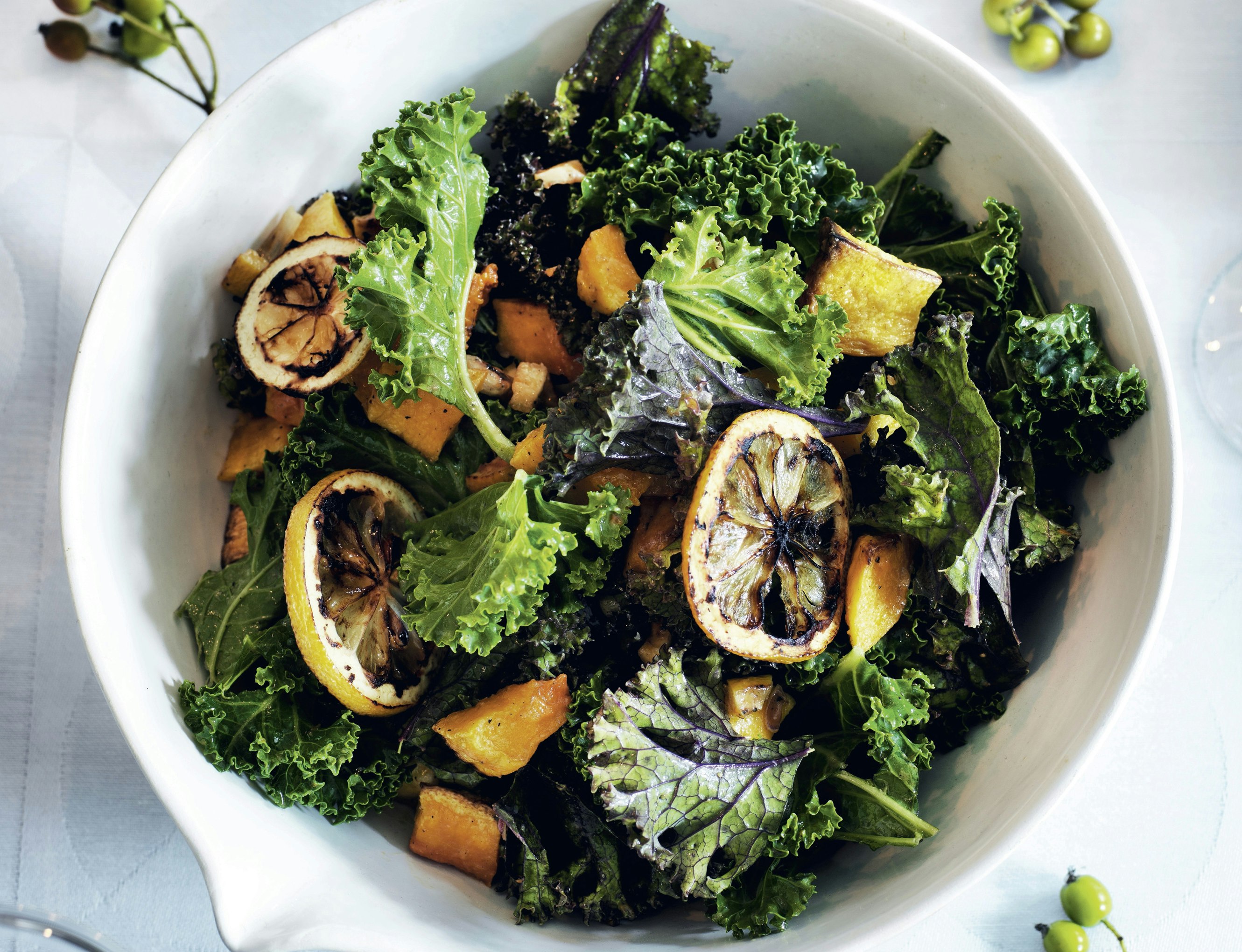 Grønkålssalat med butternutsquash og citron