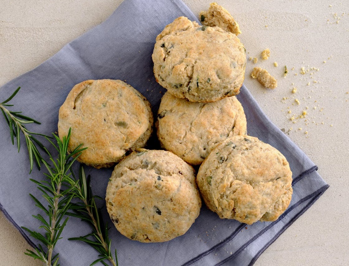 Grove scones med parmesan og rosmarin