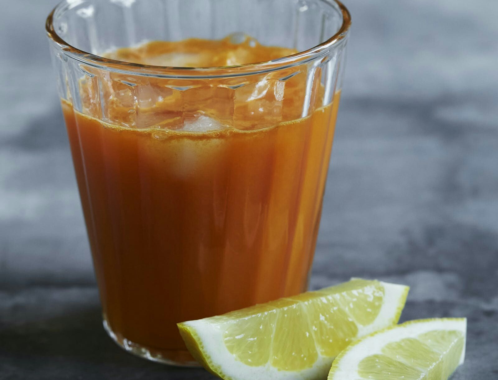 Gulerodsjuice med citrus og gurkemeje