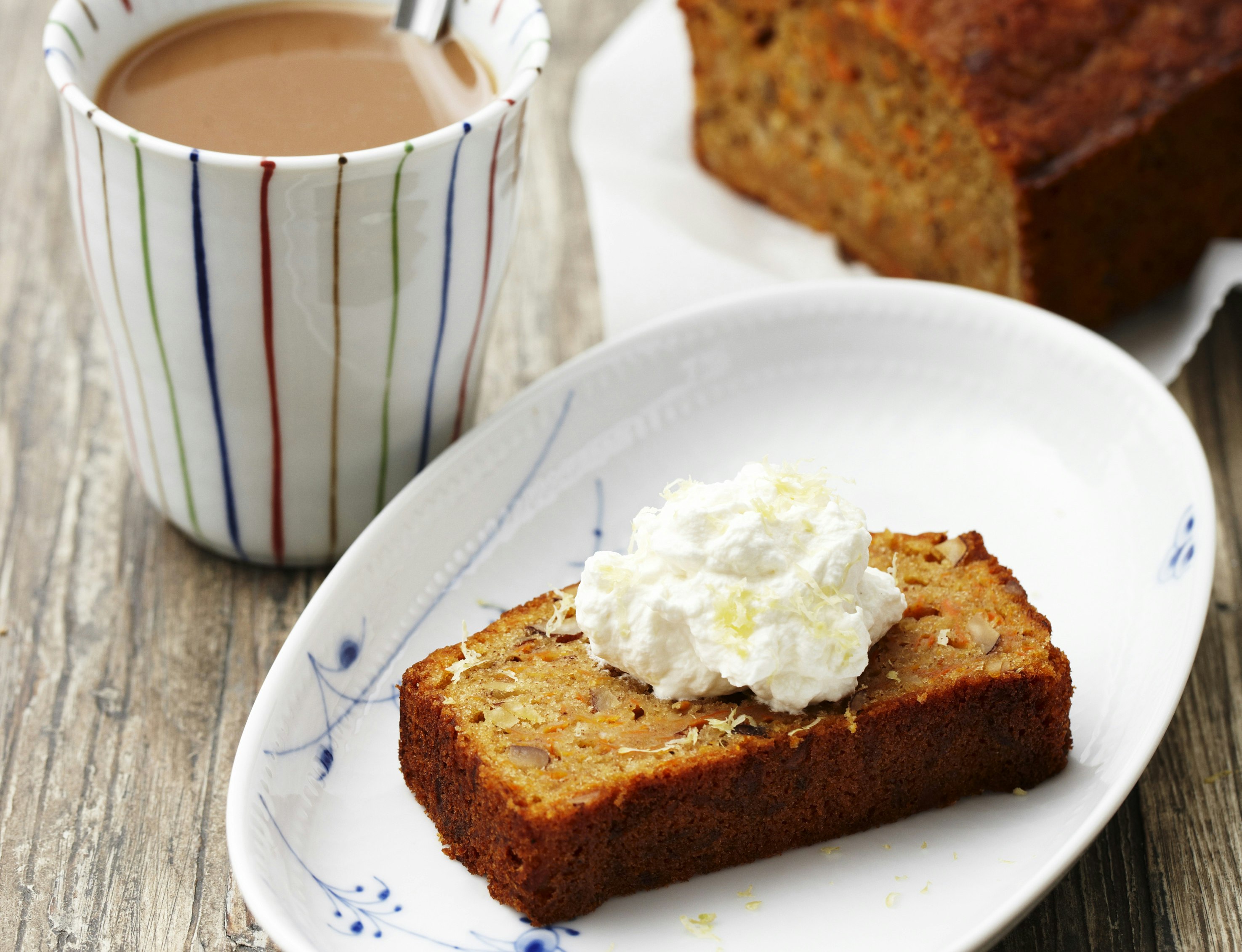 Gulerodskage med citronskum