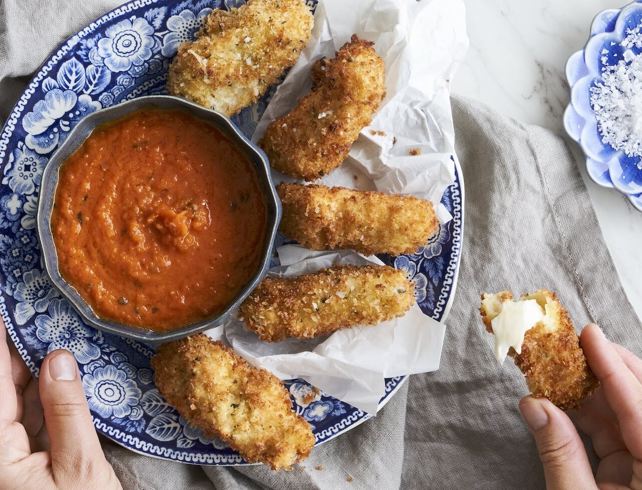 Hjemmelavede mozzarellasticks