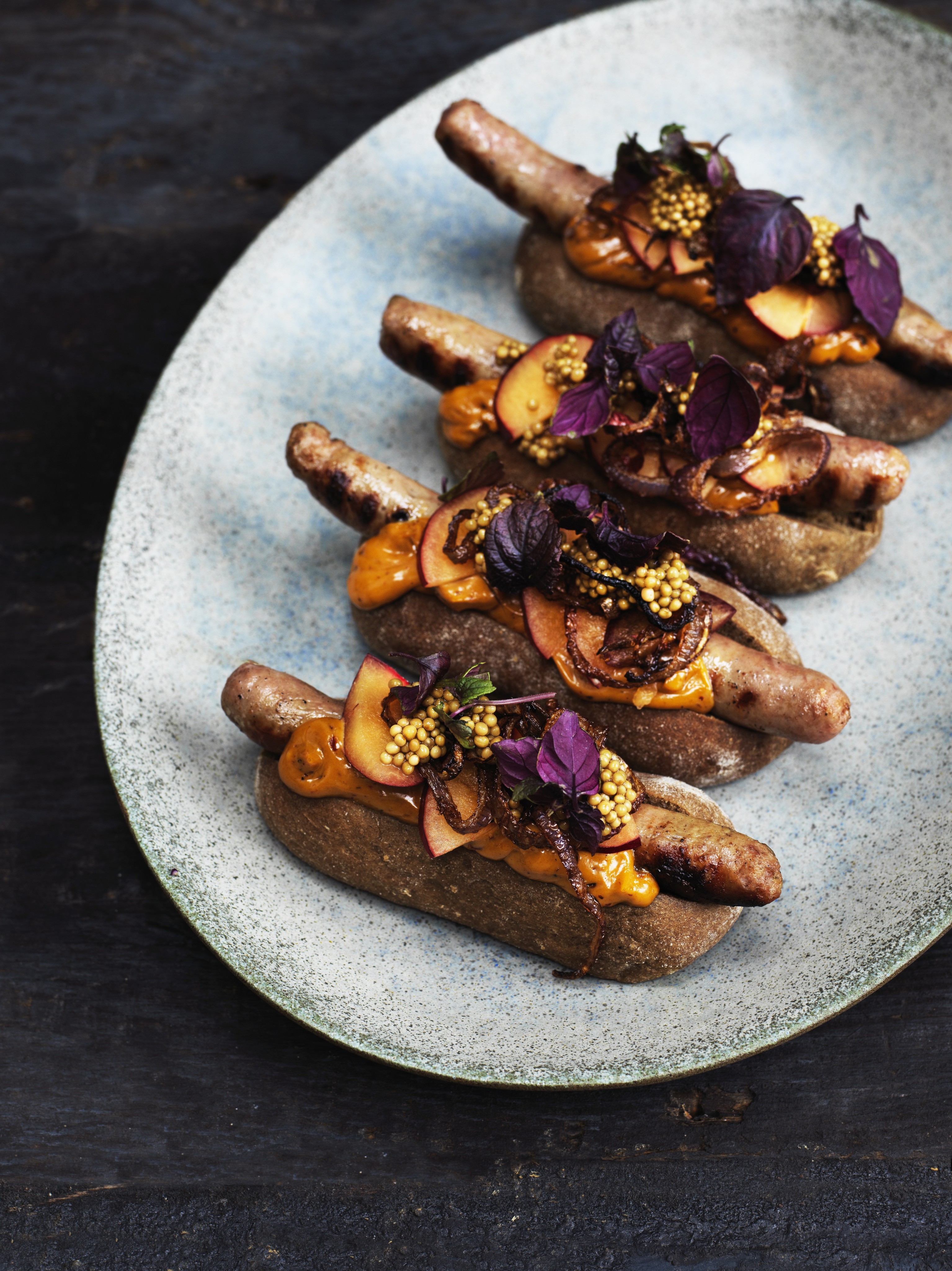 Kartoffeltortilla med laks og syltede sennepsfrø | SPIS BEDRE Kartoffeltortilla med laks og syltede sennepsfrø | SPIS BEDRE