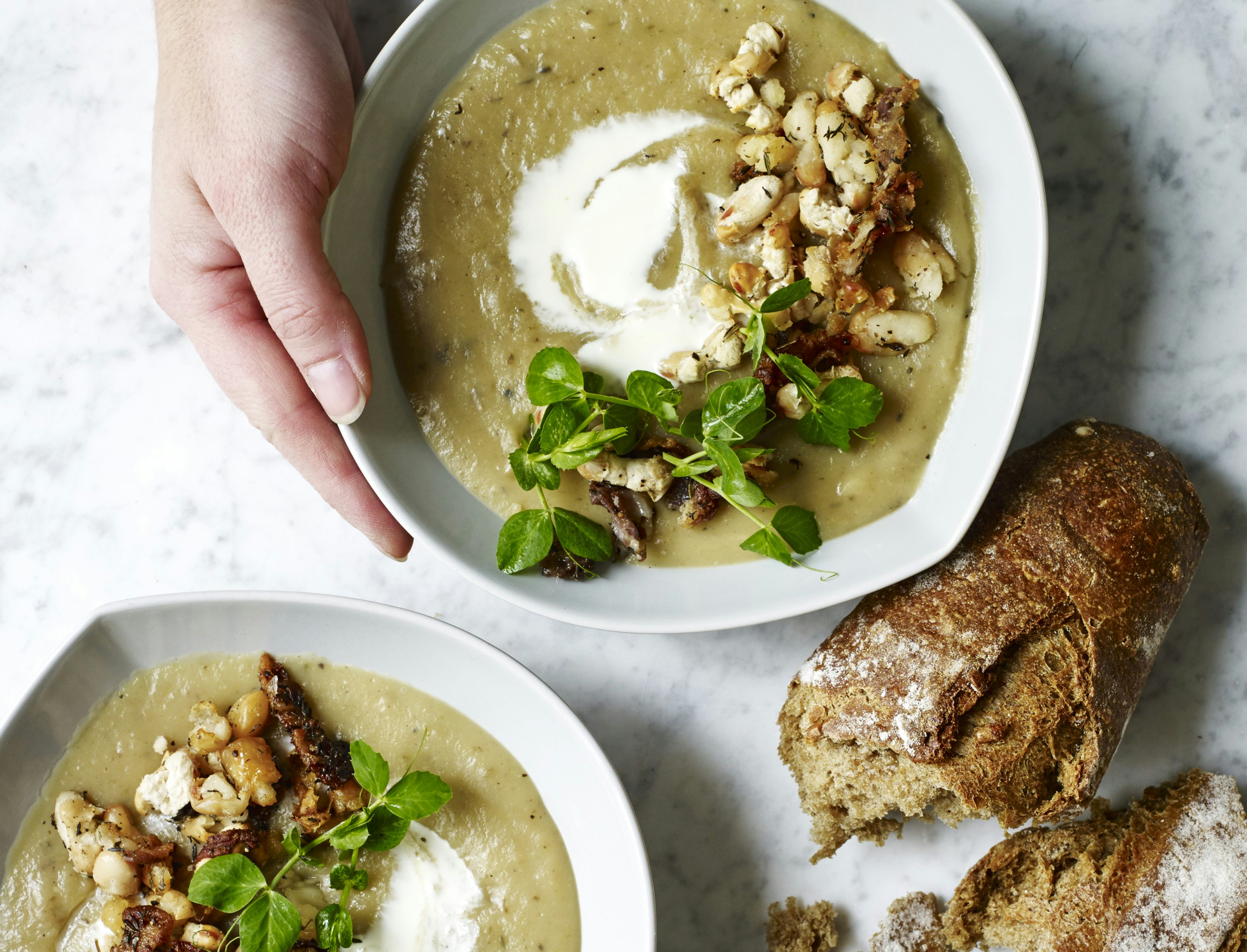 Jordskokkesuppe med bacon og bønner
