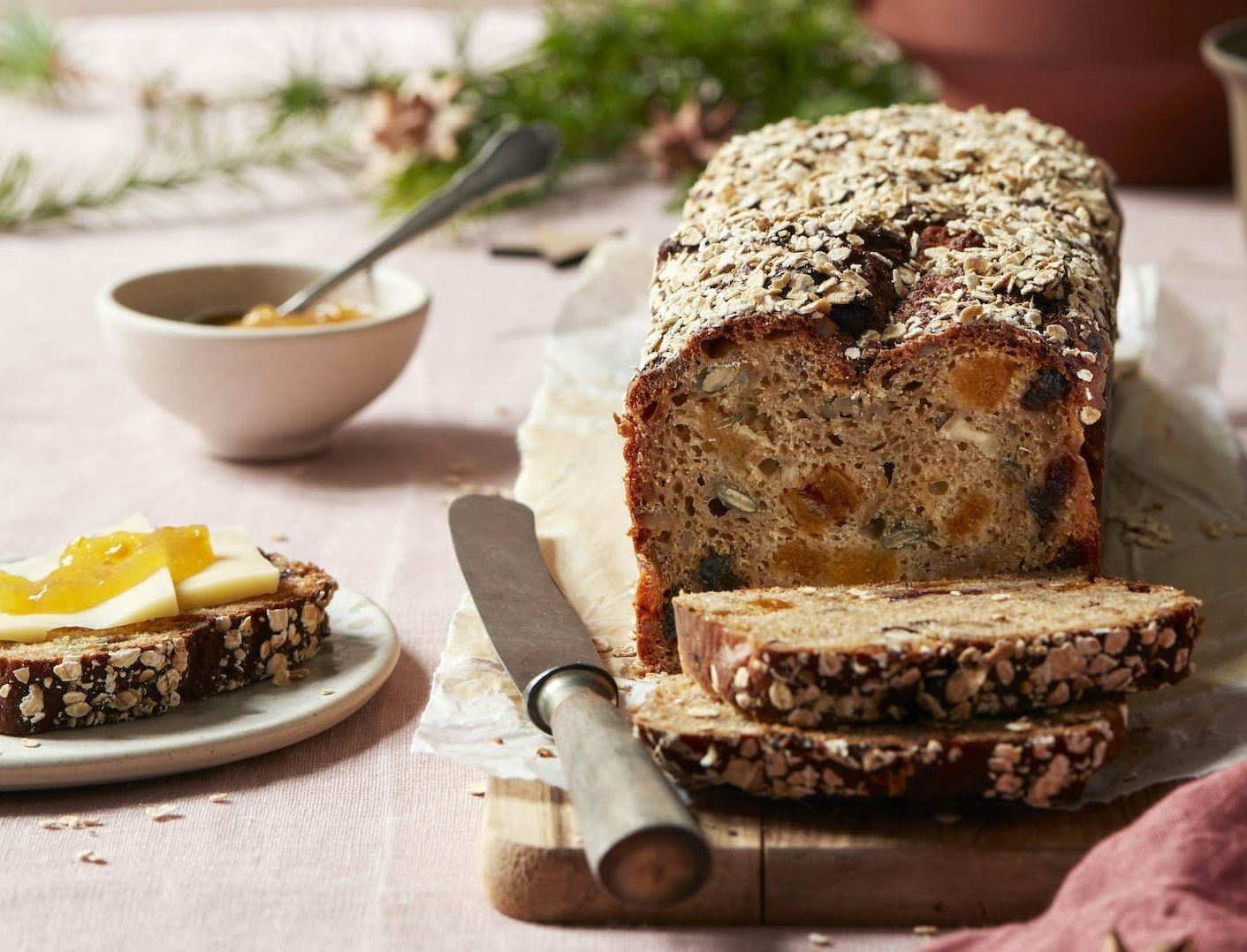 Julebrød med tørret frugt og hasselnødder