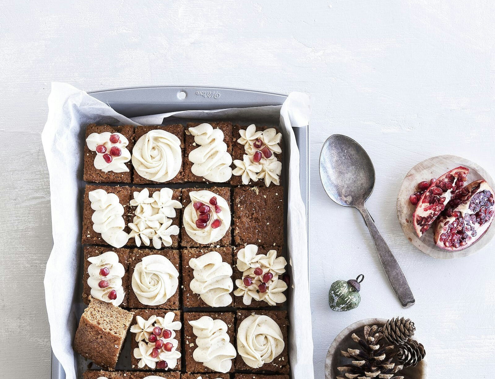 Julekrydderkage med flødeosteglasur