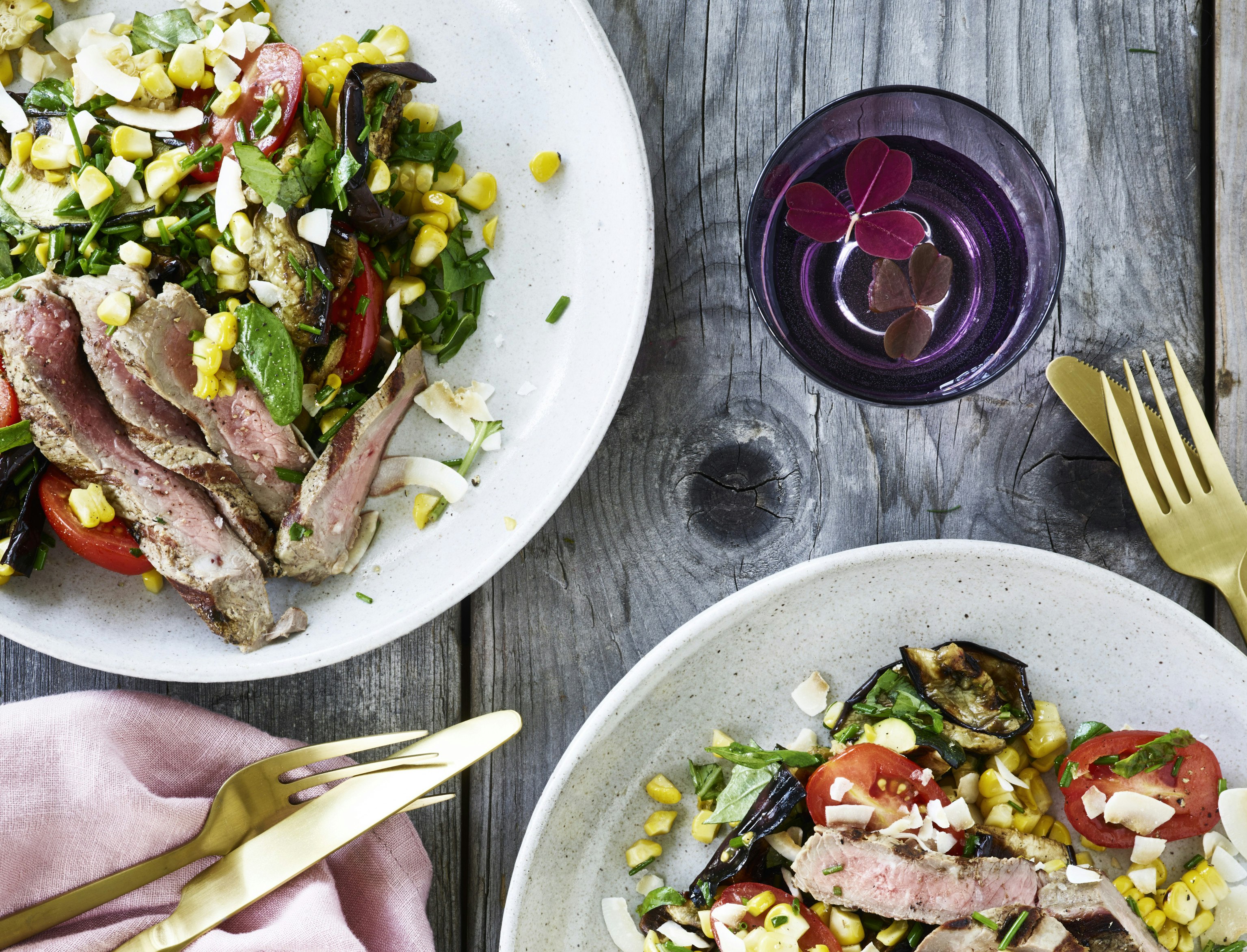 Kalvesteaks med grillede grøntsager