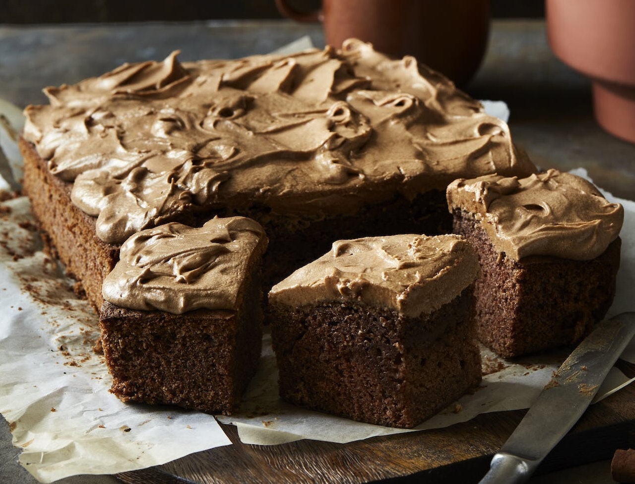 Kanelkage med kaffefrosting