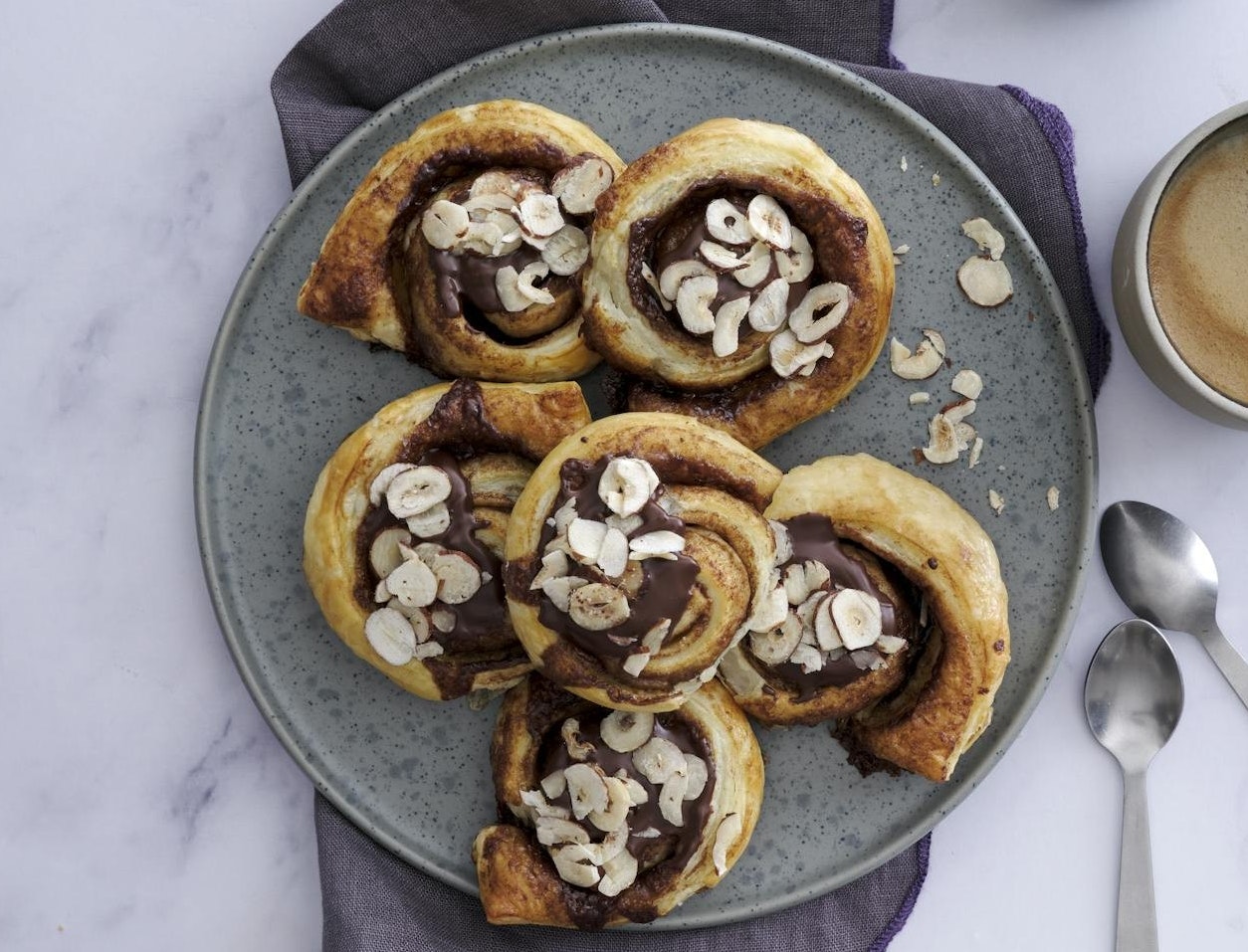 Kanelsnegle af butterdej