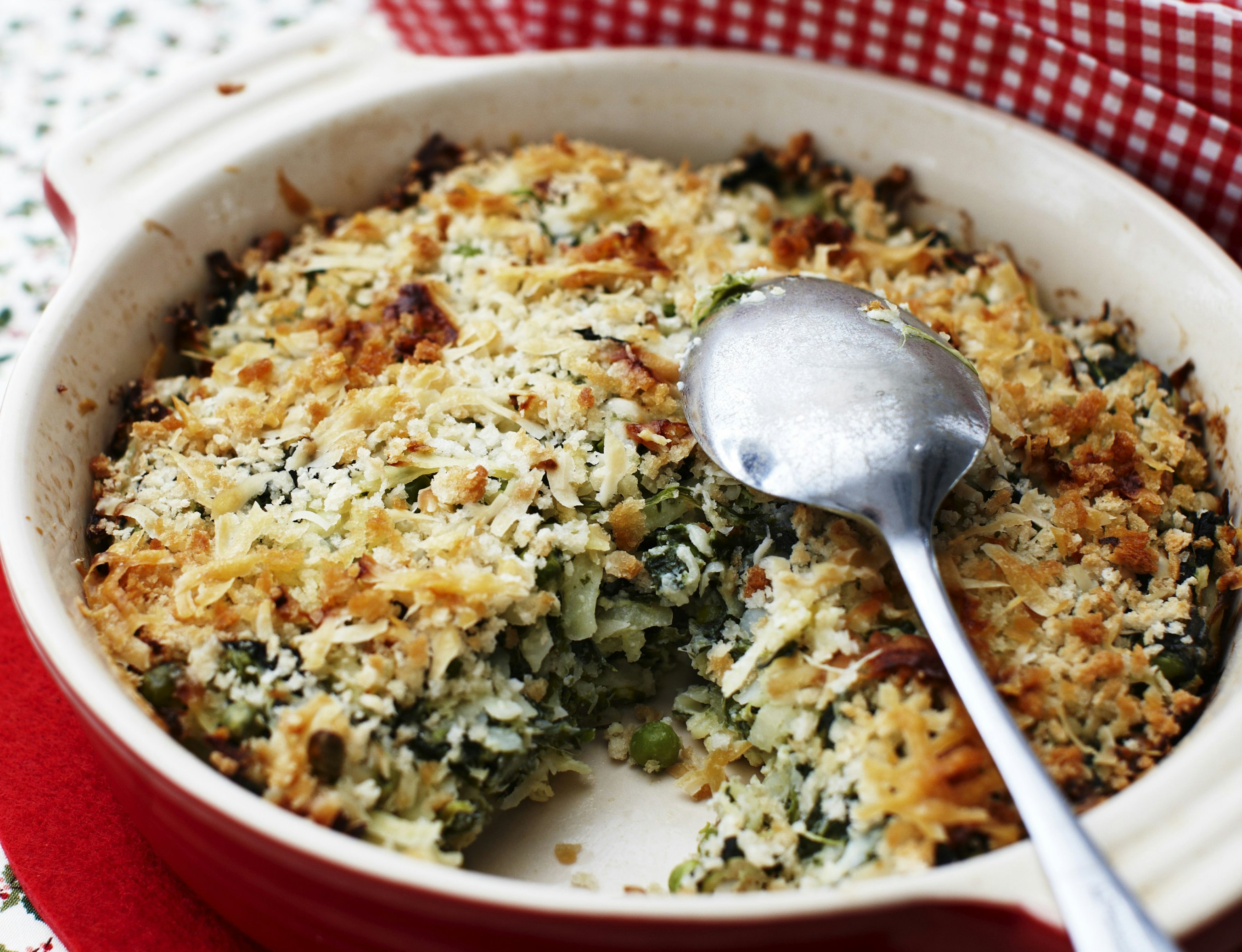 Kartoffelgratin med spinat og ærter