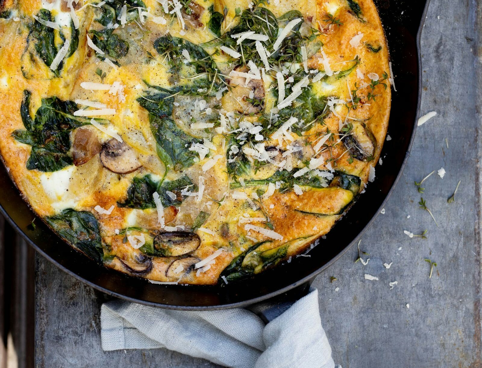 Kartoffeltortilla med champignoner og bacon