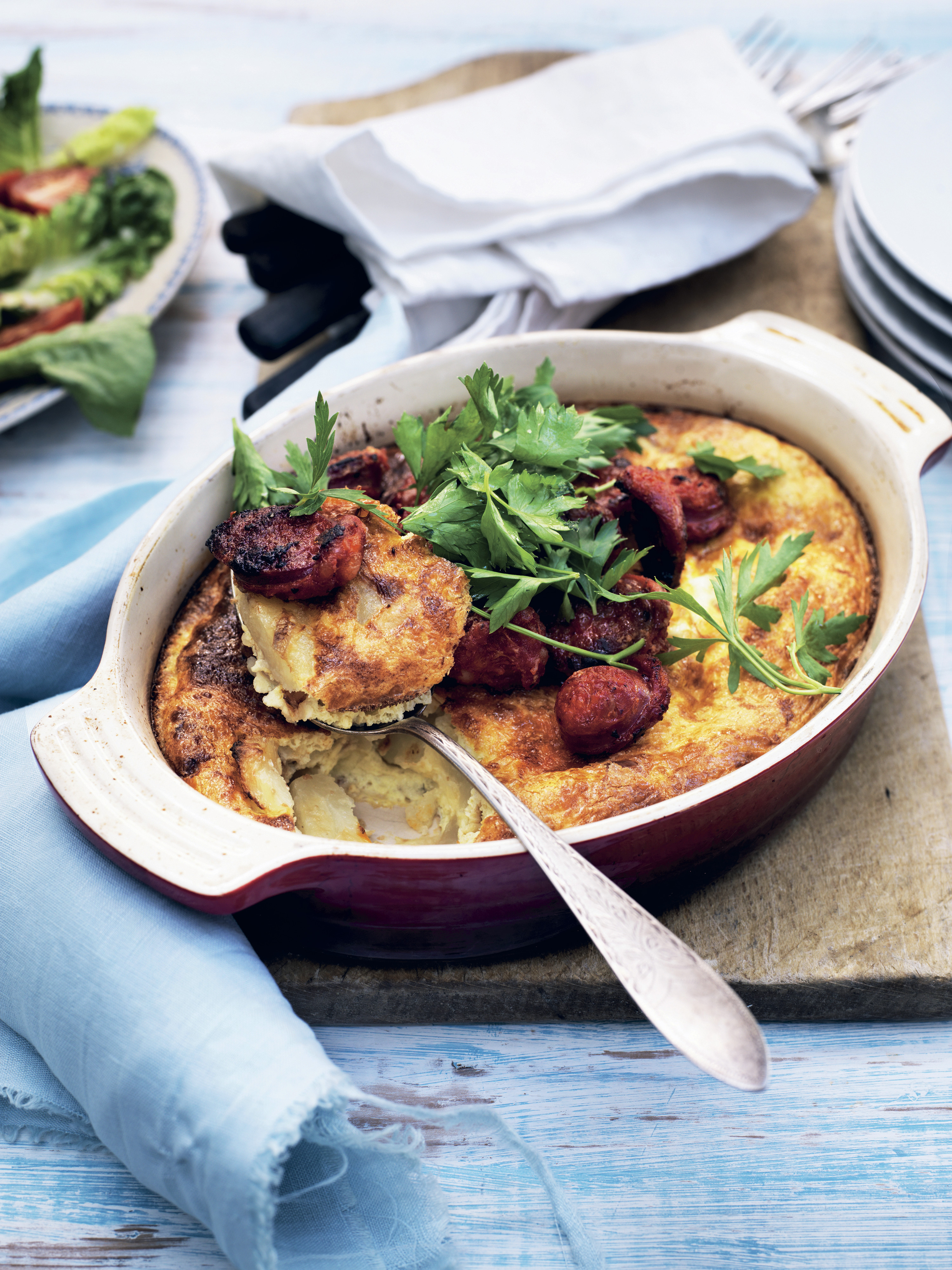 Kartoffeltortilla med chorizo og tomatsalat | SPIS BEDRE Kartoffeltortilla med chorizo og tomatsalat | SPIS BEDRE