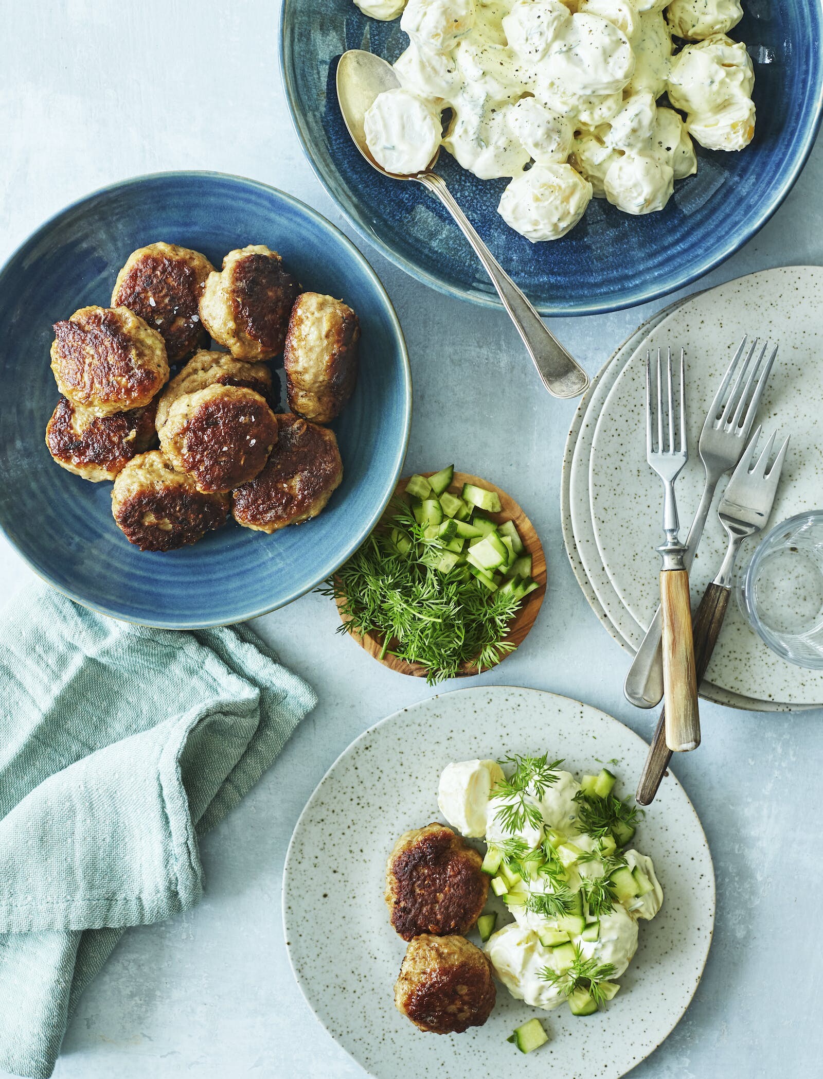 Klassiske Frikadeller Med Kold Kartoffelsalat | SPIS BEDRE