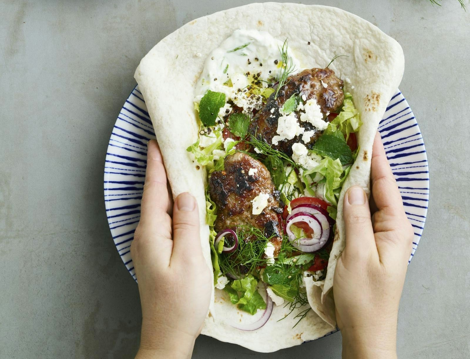 Kofta i fladbrød med tzatziki
