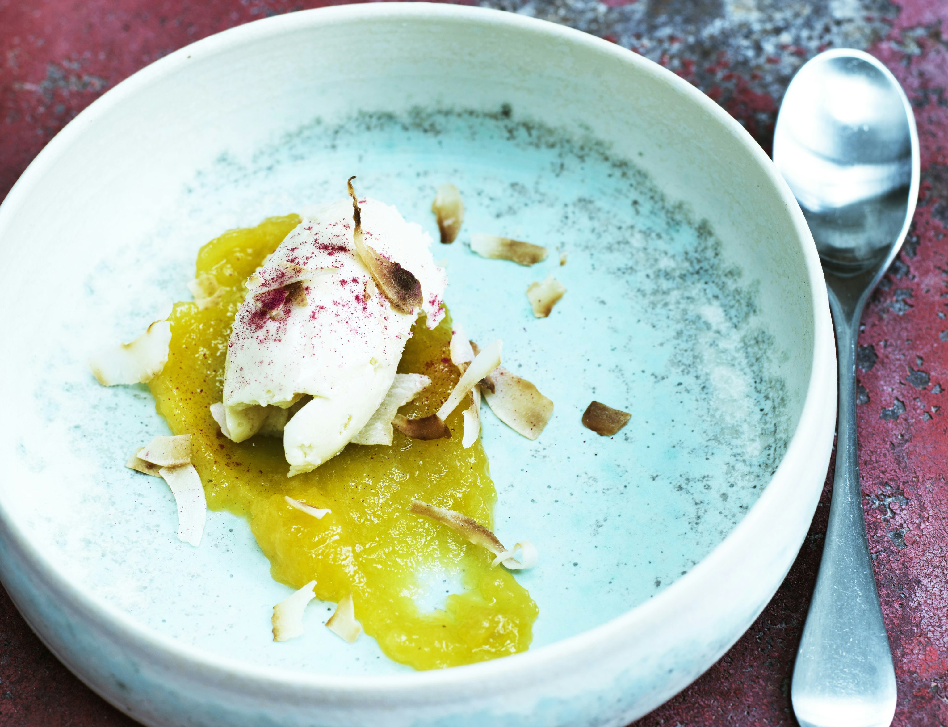 Kokosis med ananas-mango-puré