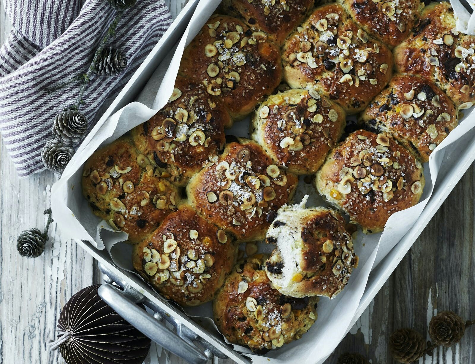 Koldhævede juleboller med appelsin og chokolade
