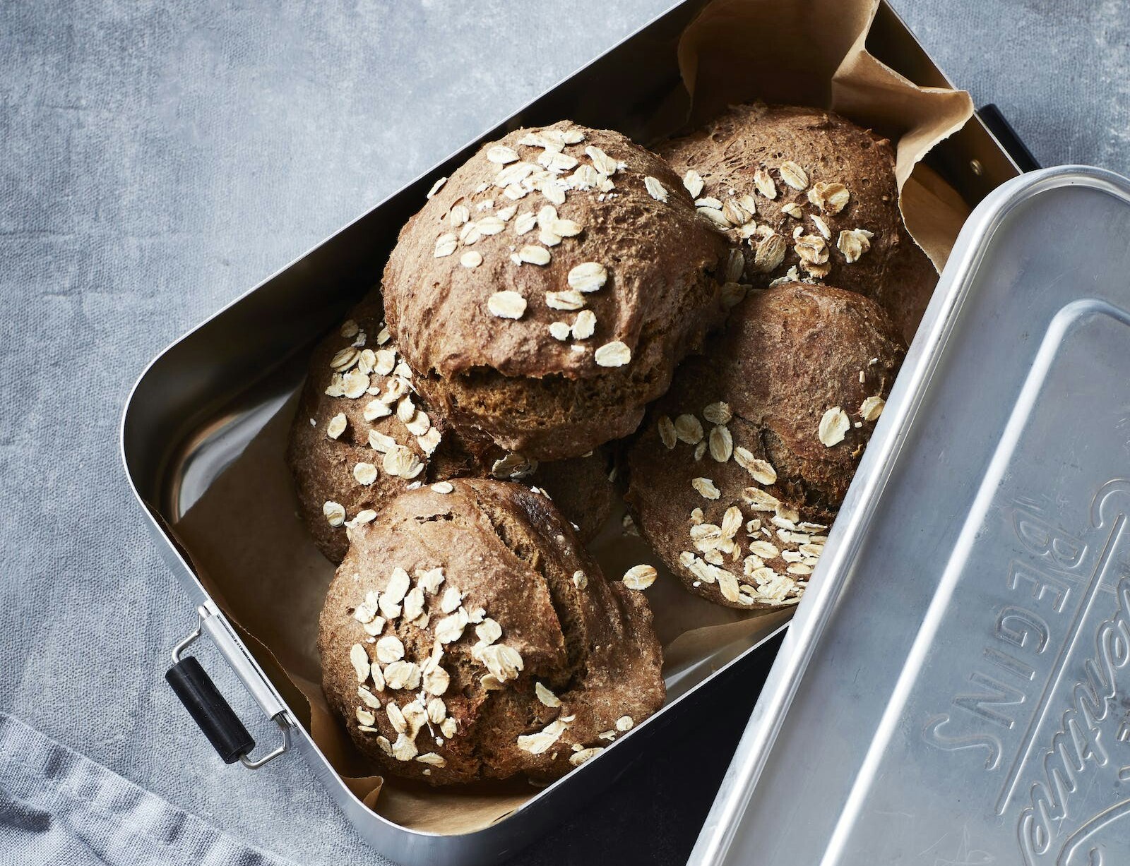 Koldhævede rugboller med hvidtøl