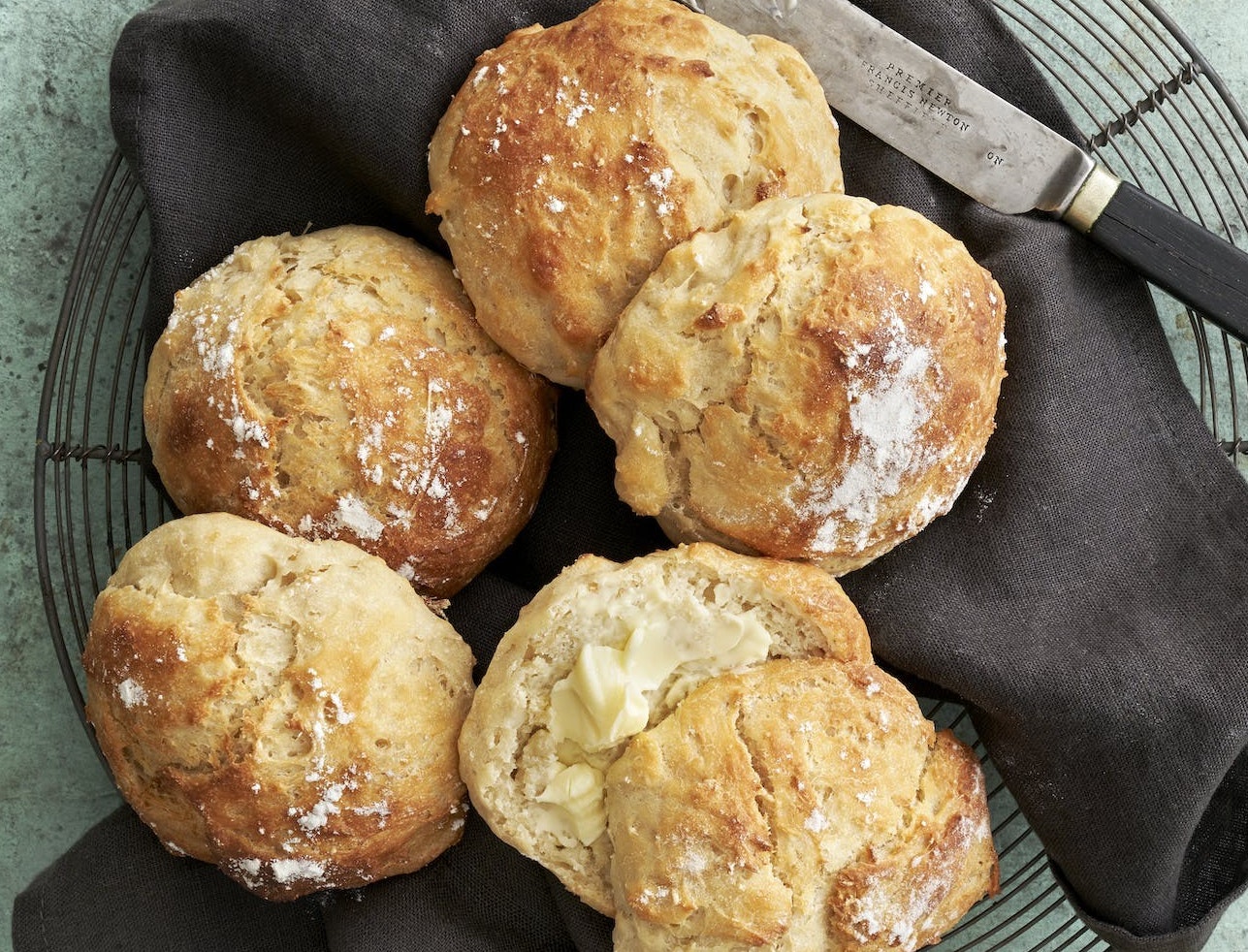 Koldhævede yoghurtboller med havregryn