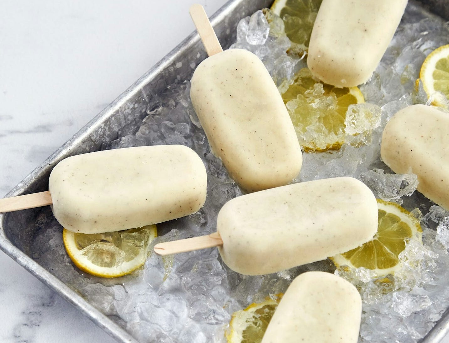 Koldskål-ispinde med lemoncurd