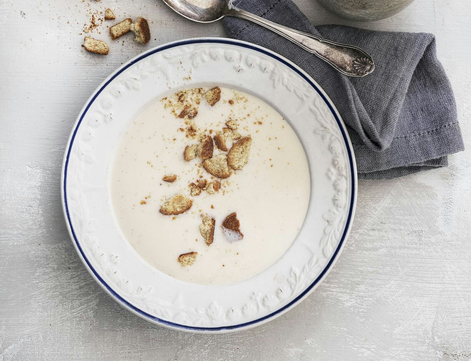 Koldskål – klassisk opskrift på kærnemælkskoldskål