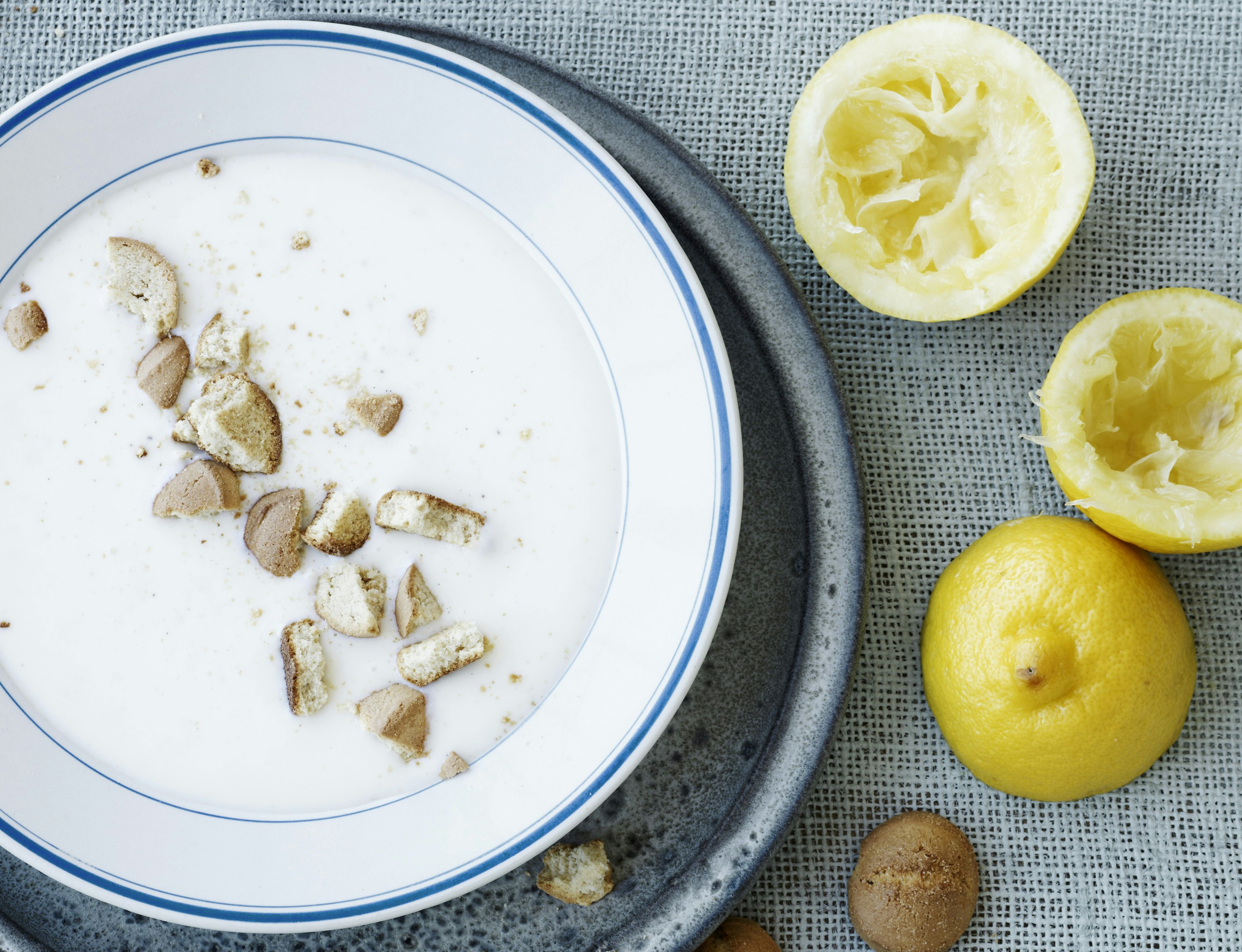 Koldskål med græsk yoghurt