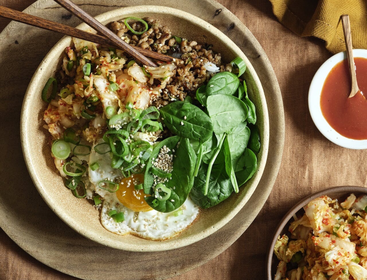 Koreansk risret med oksekød og kinakål