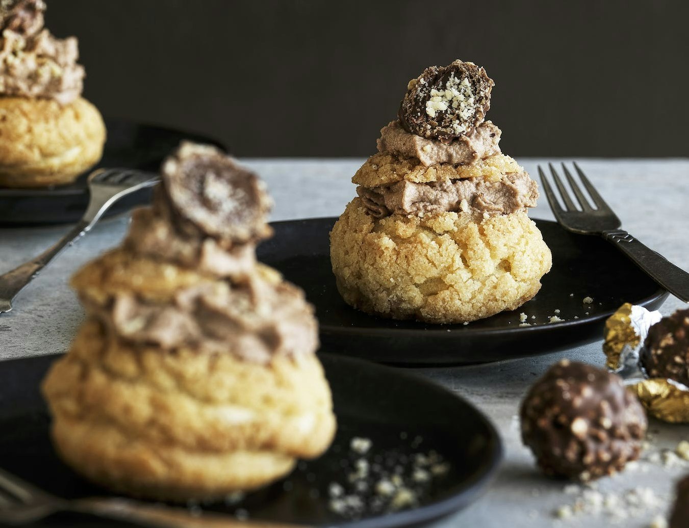 Krakelerede fastelavnsboller med Ferrero Rocher