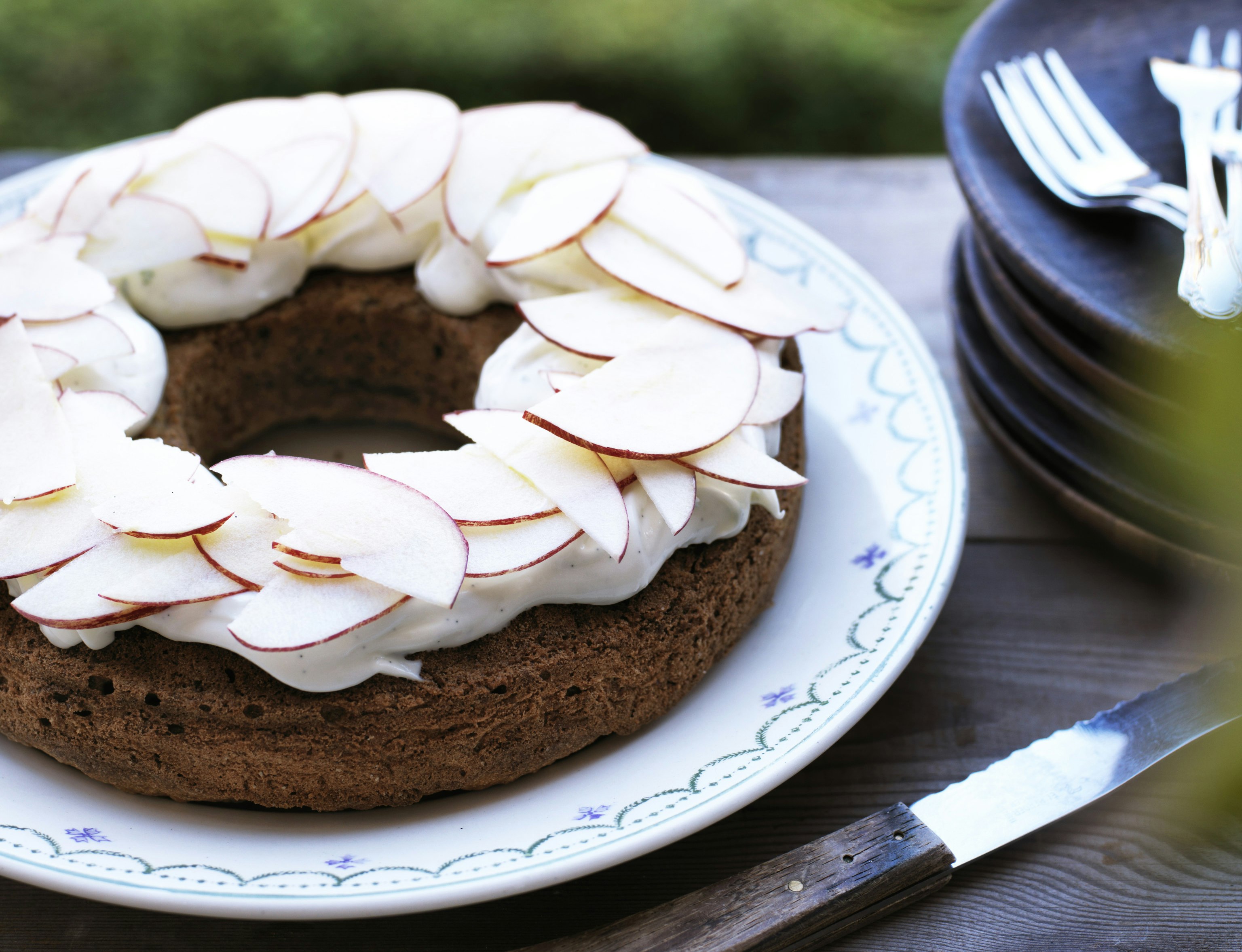 Krydret æblekage med ostecreme