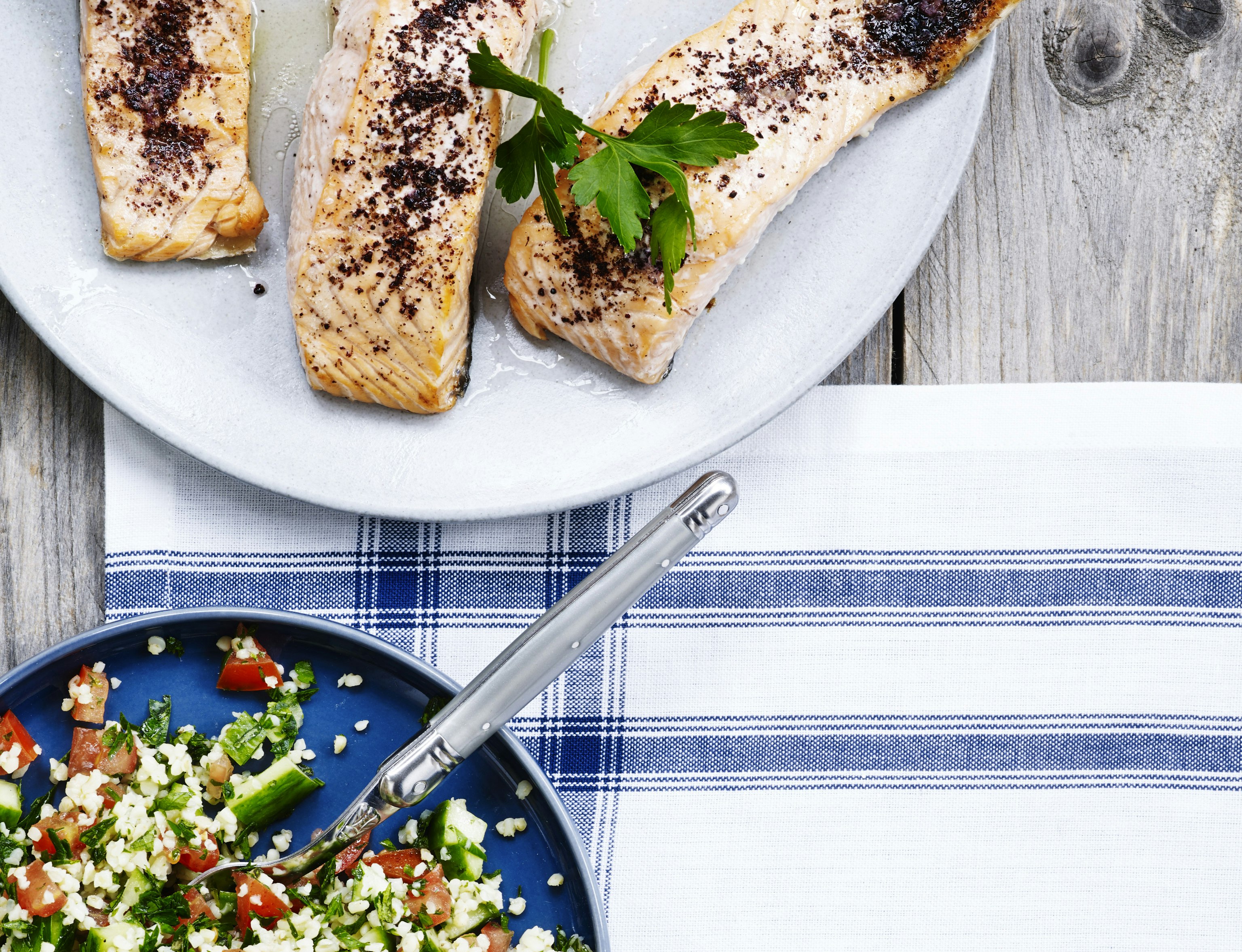 Krydret laks med tabbouleh