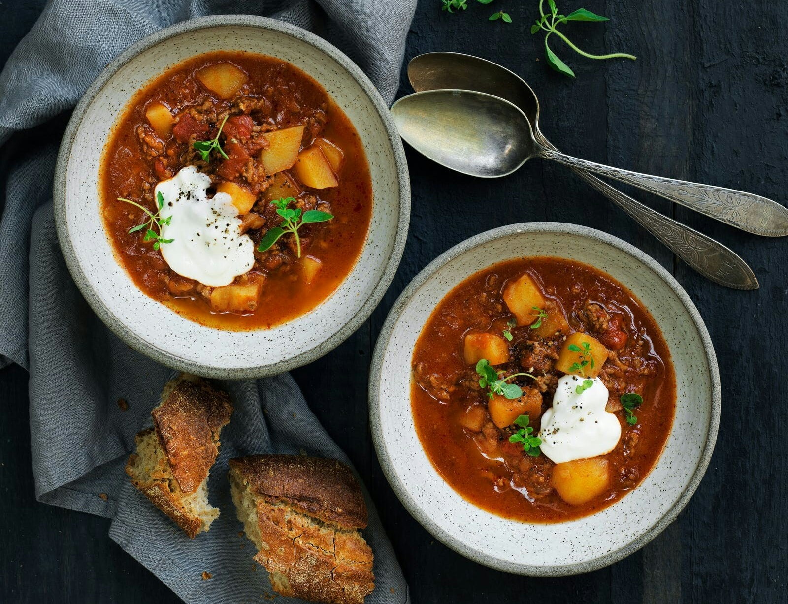 Krydret oksekødssuppe med kartofler