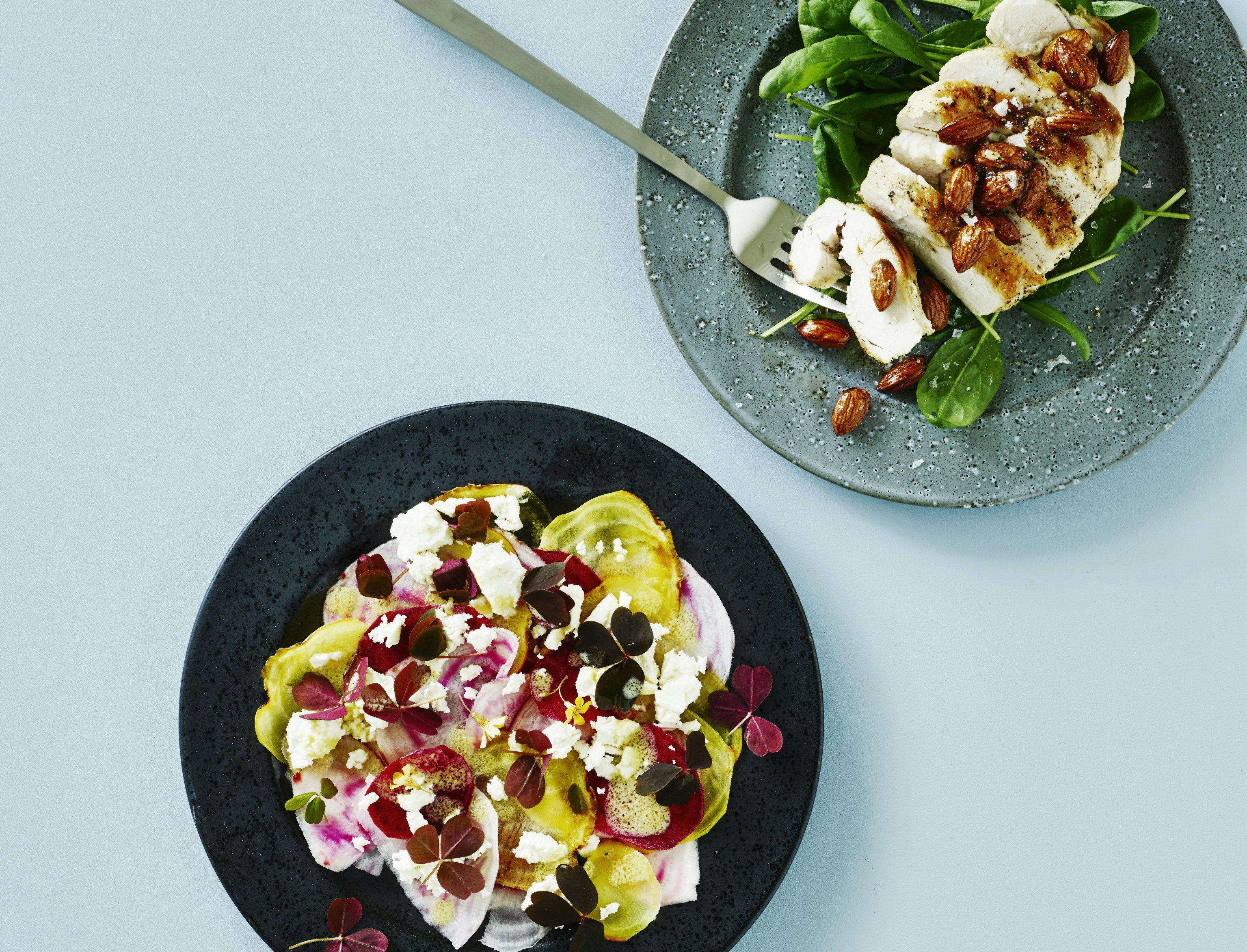 Kylling med sprøde rødder og spinat