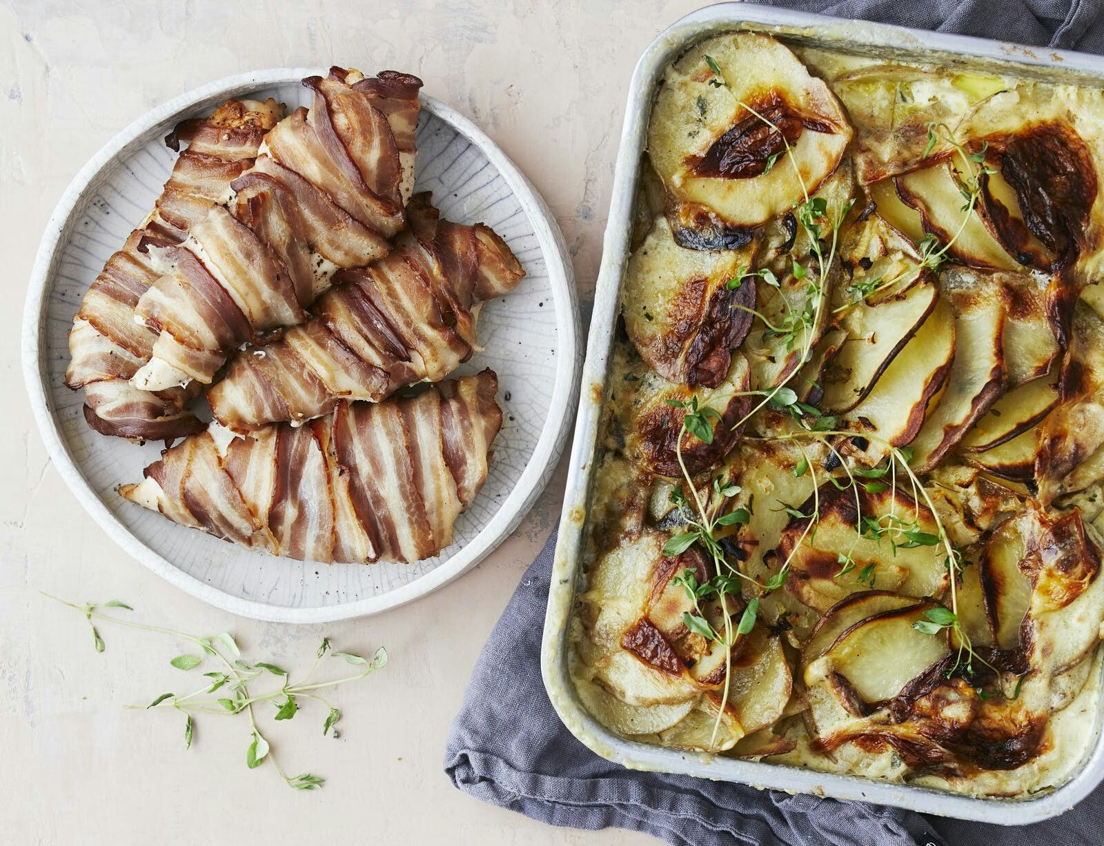 Kyllingebryst med bacon og flødekartofler