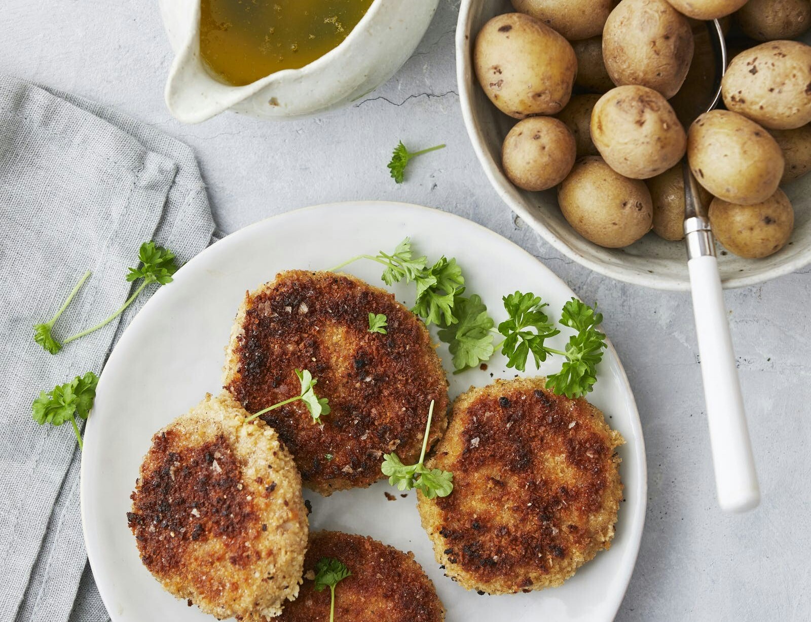 Kyllingekarbonader med kartofler og smørsauce