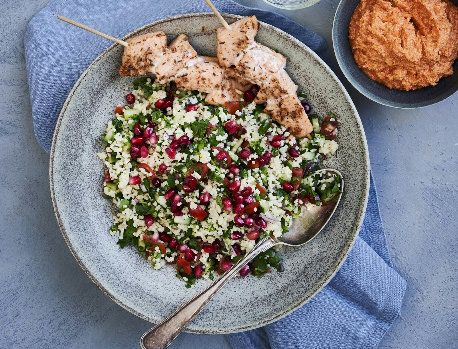 Laksespyd med tabbouleh og fetacreme