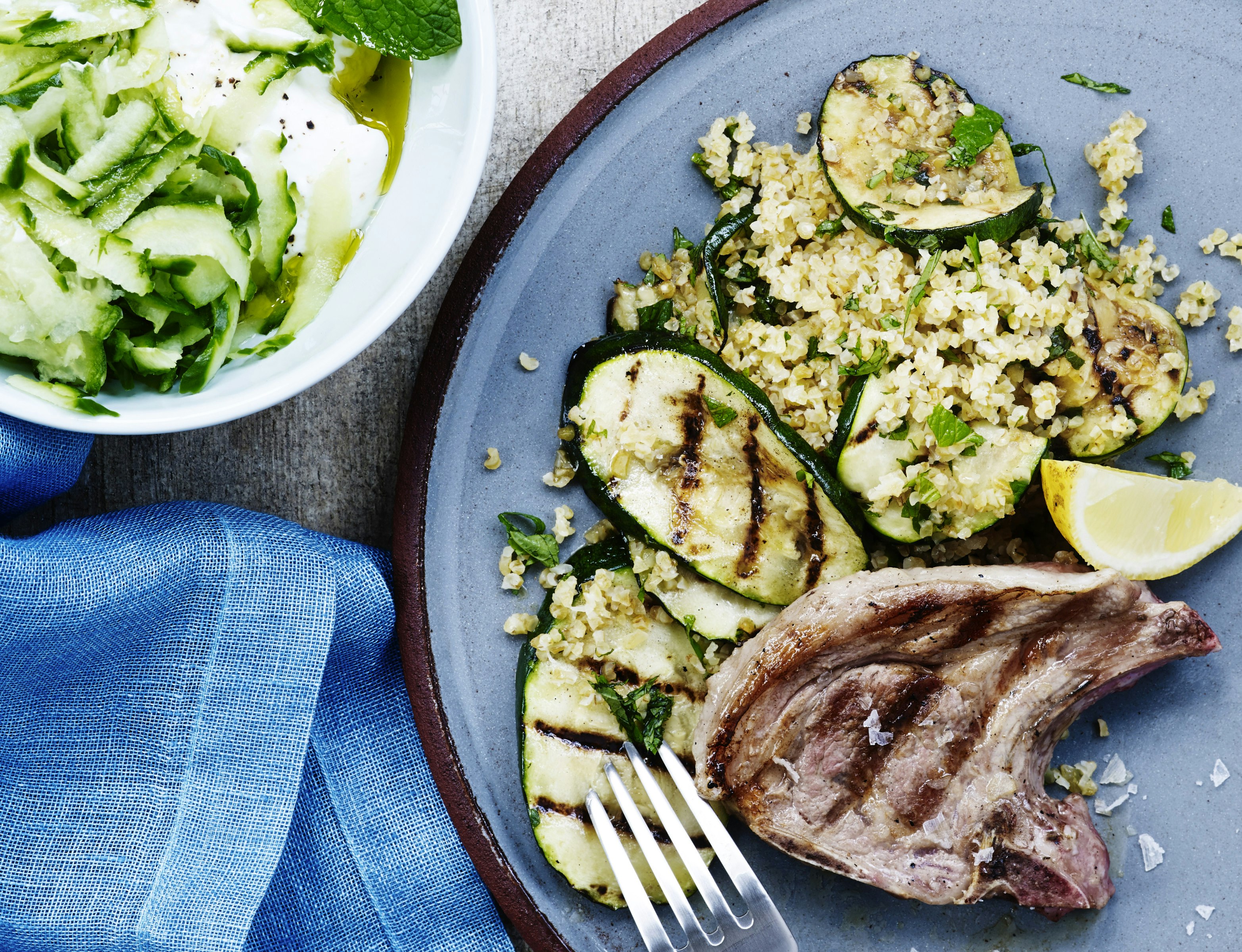 Lammekoteletter med bulgursalat og tzatziki