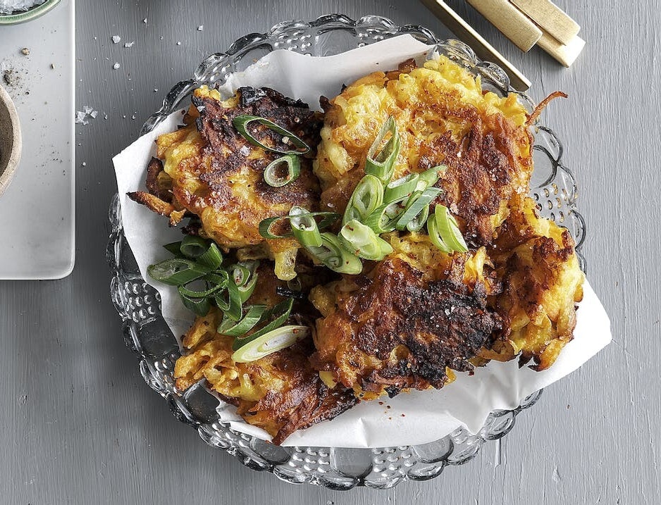 Latkes med søde kartofler og halloumi
