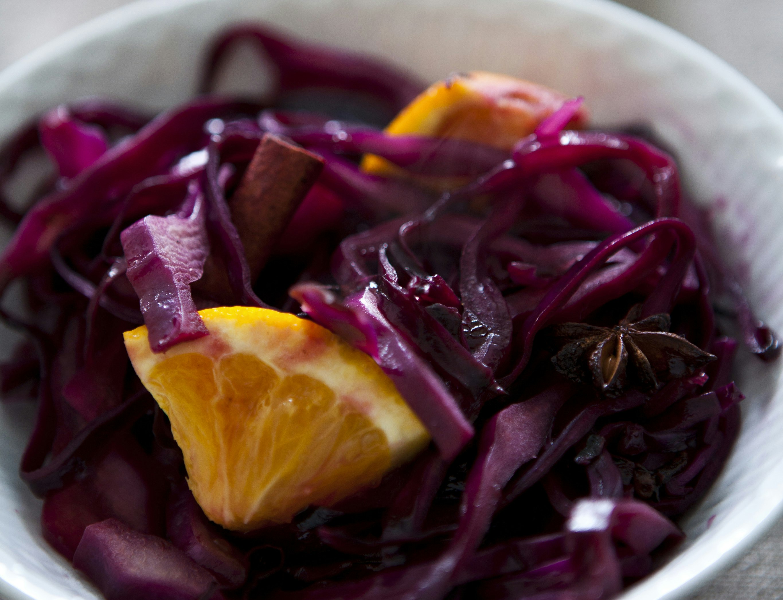 Lun rødkål med appelsin og julekrydderier