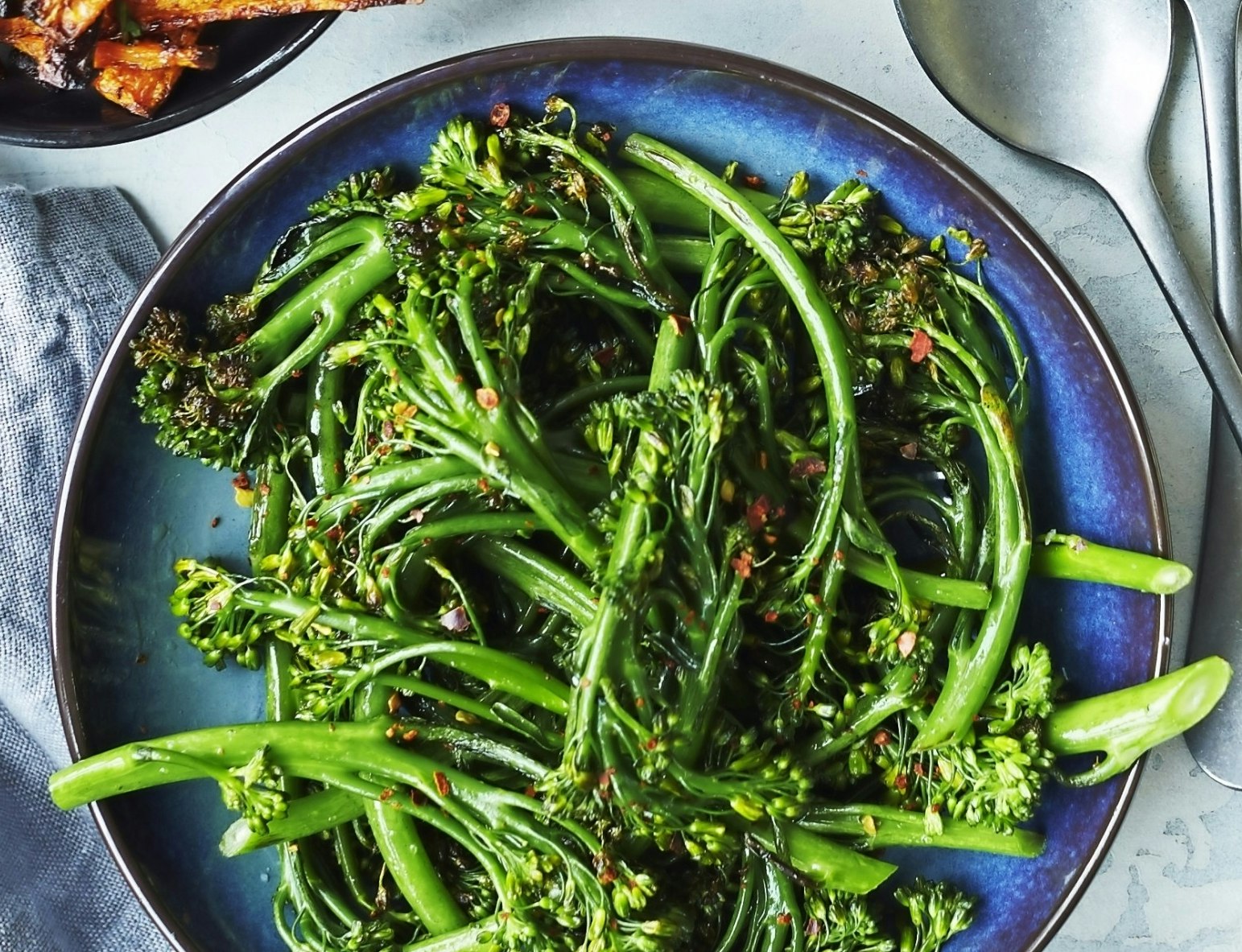 Lynstegt aspargesbroccoli med chili