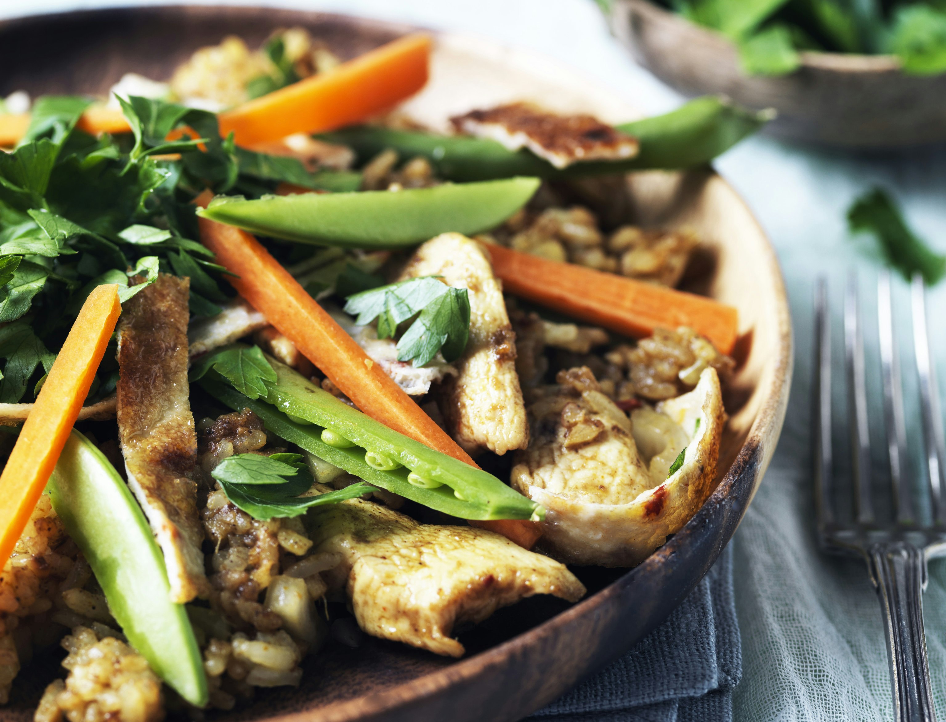 Lynstegt svinekød med stegte ris og æg