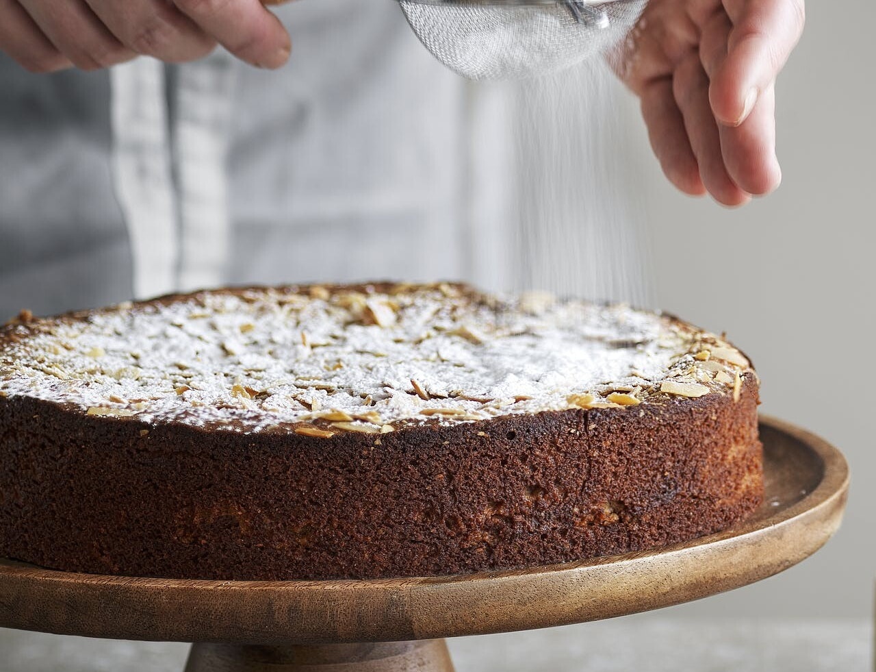 Mandelkage med ricotta og citronskum