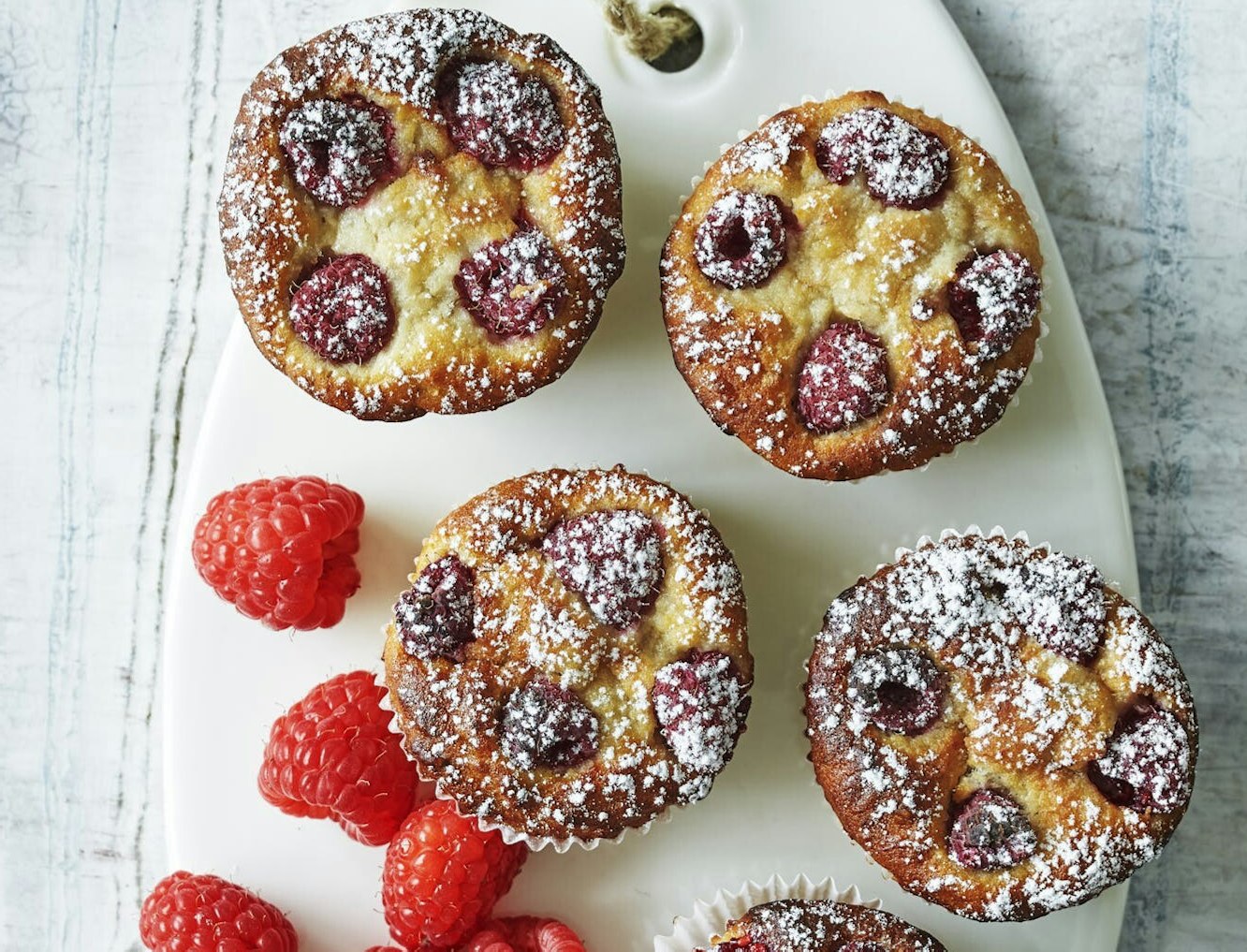 Mandelmuffins med banan og hindbær