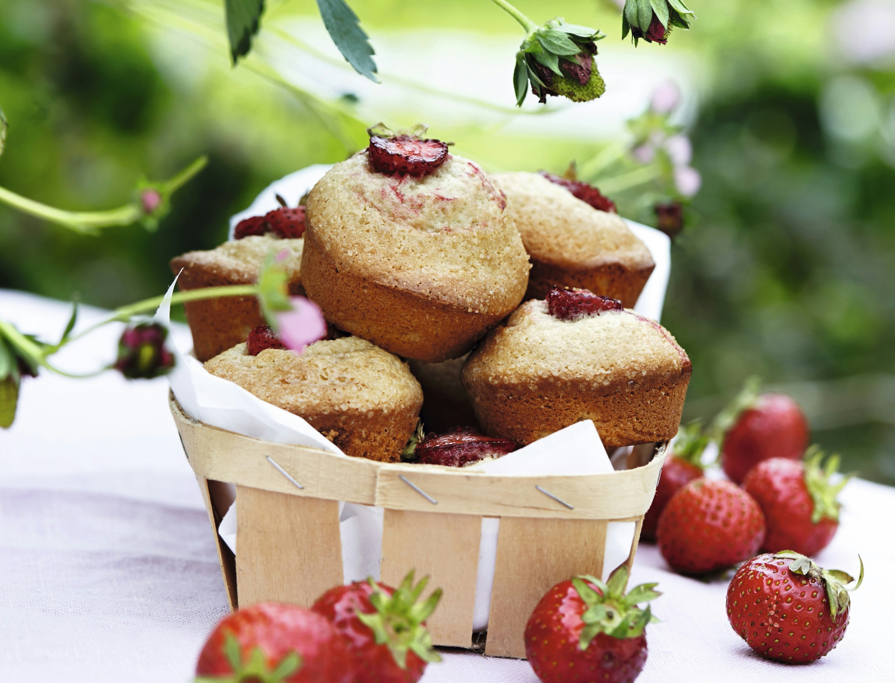 Mandelmuffins med jordbær