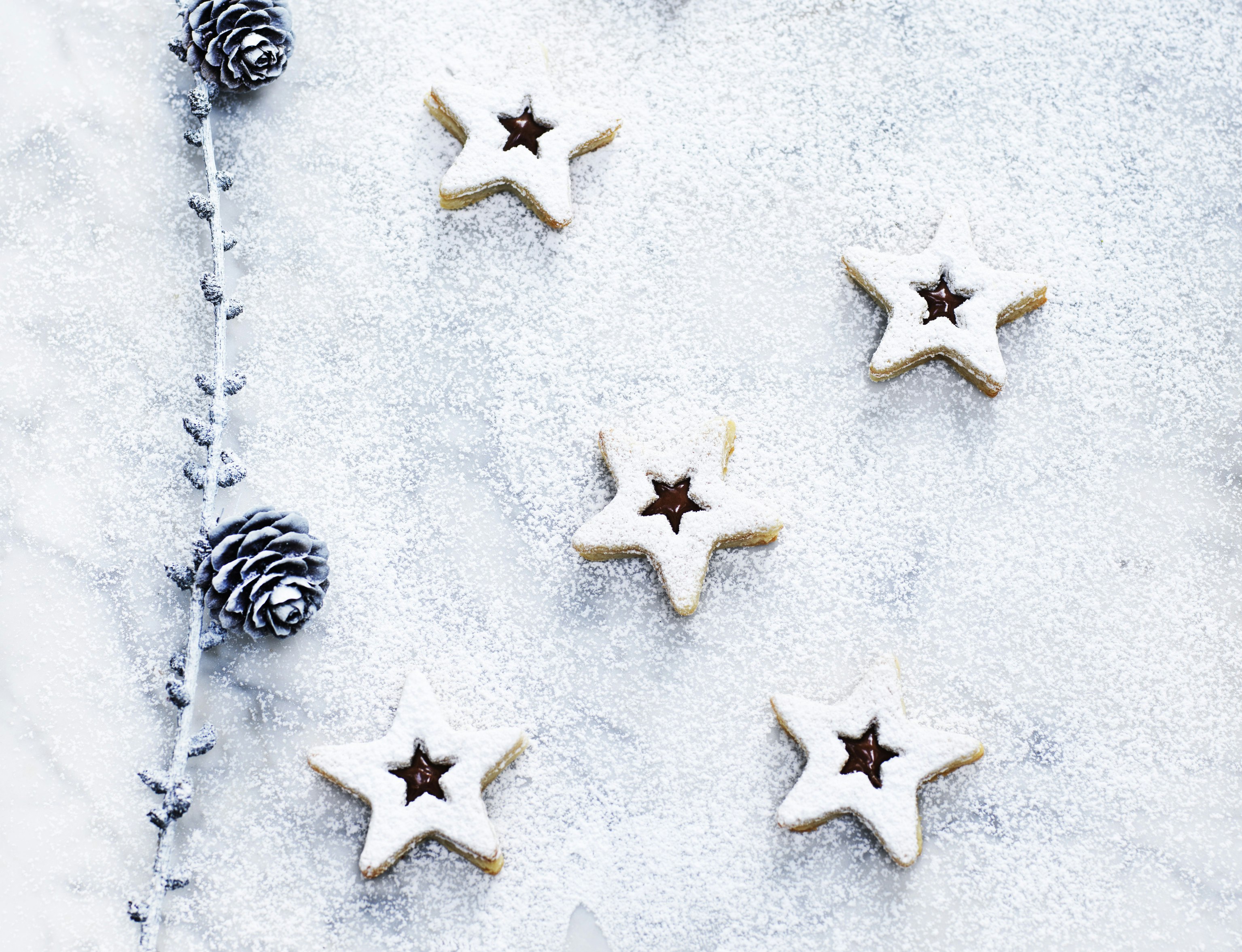 Marcipansmåkager med mandarin og nougat