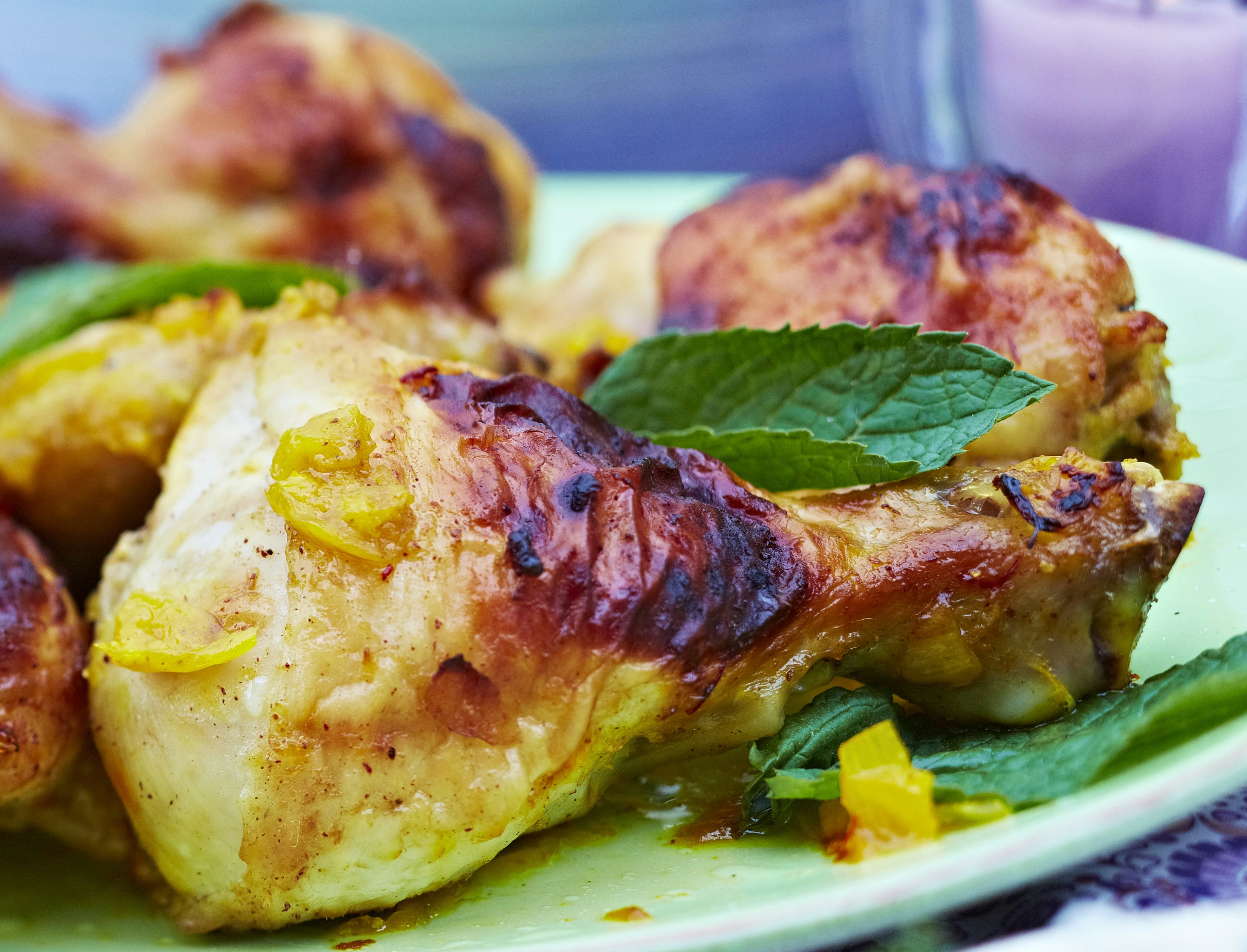 Marineret kylling med ingefær, kanel og safran