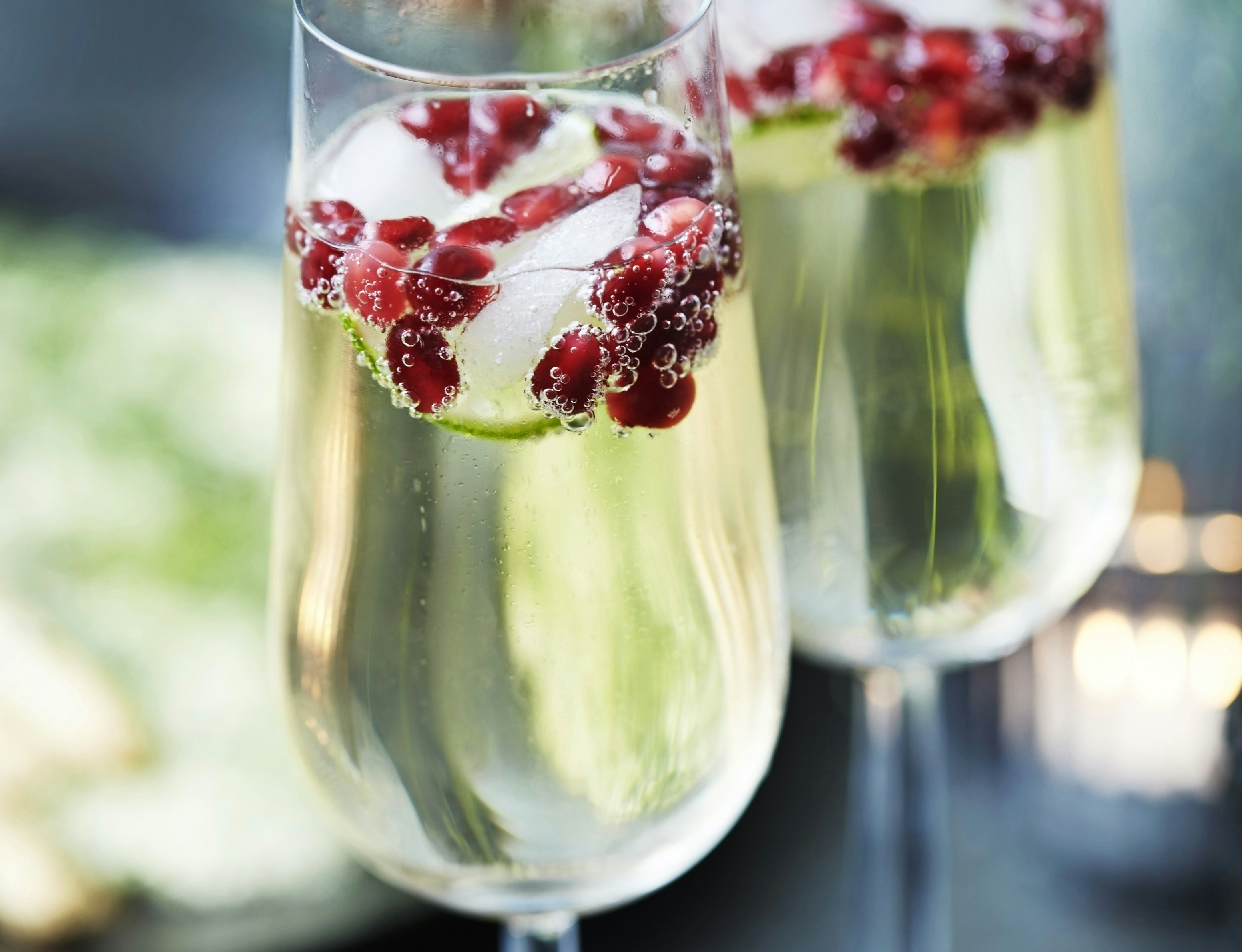 Martini Asti med limefrugt og granatæble