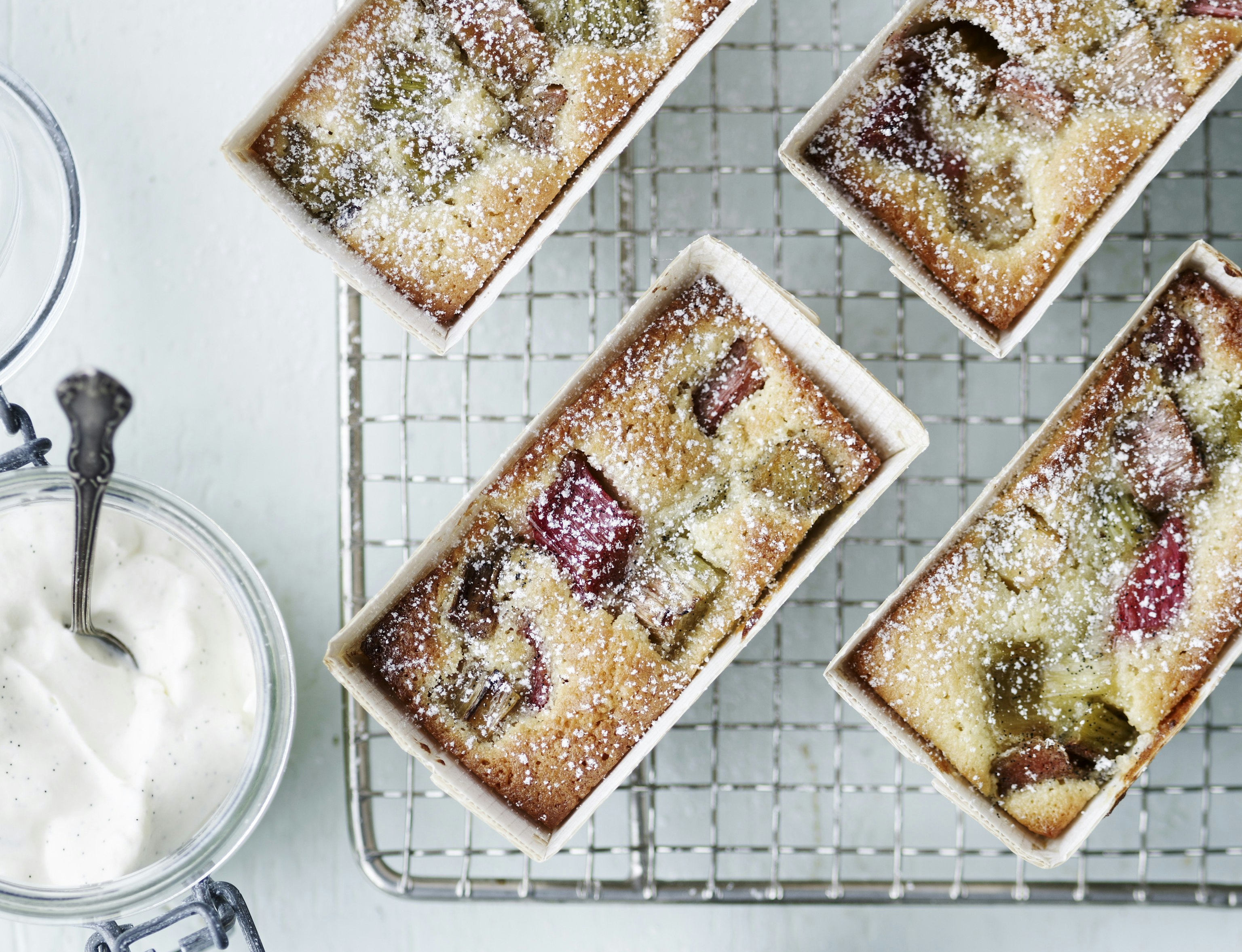 Mazarin med rabarber og vaniljecreme