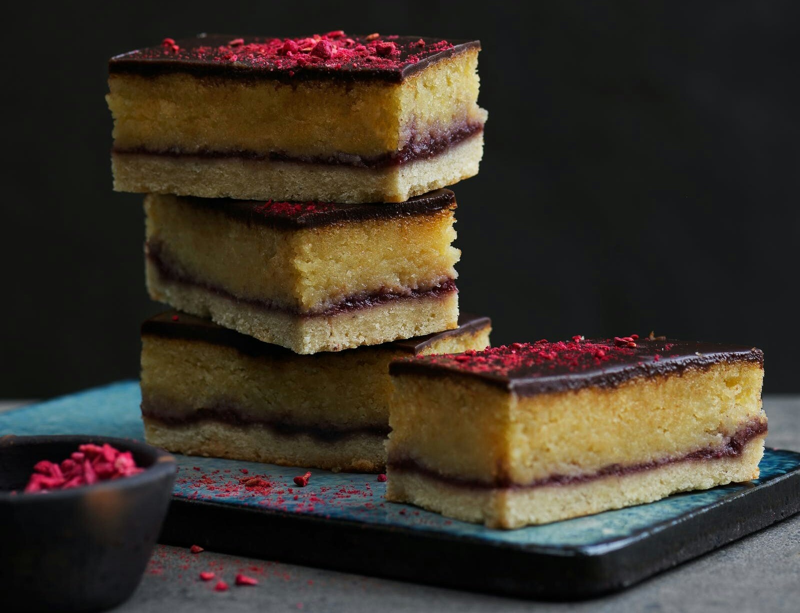 Mazarinsnitter med hindbær og chokolade