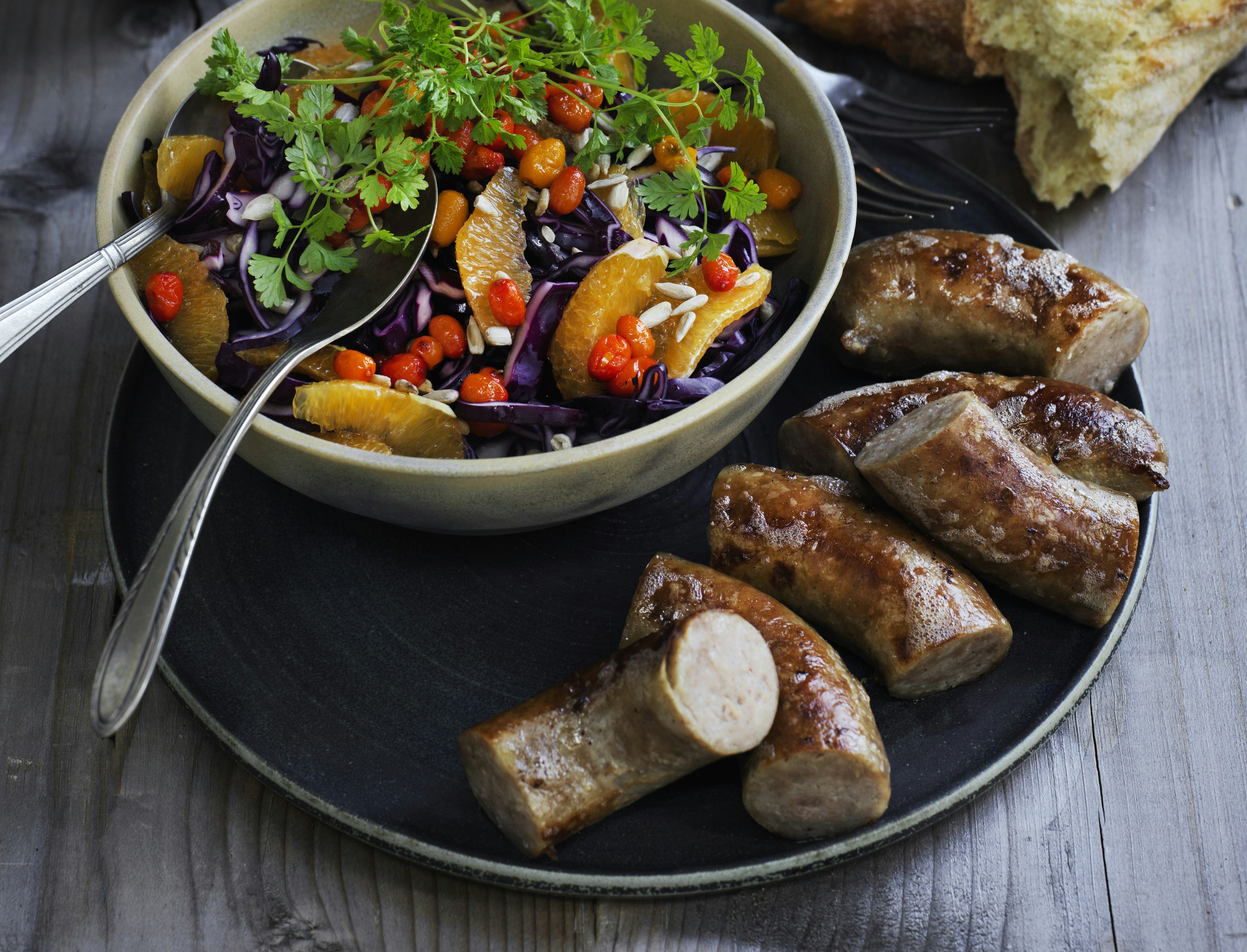 Medister med rødkålssalat