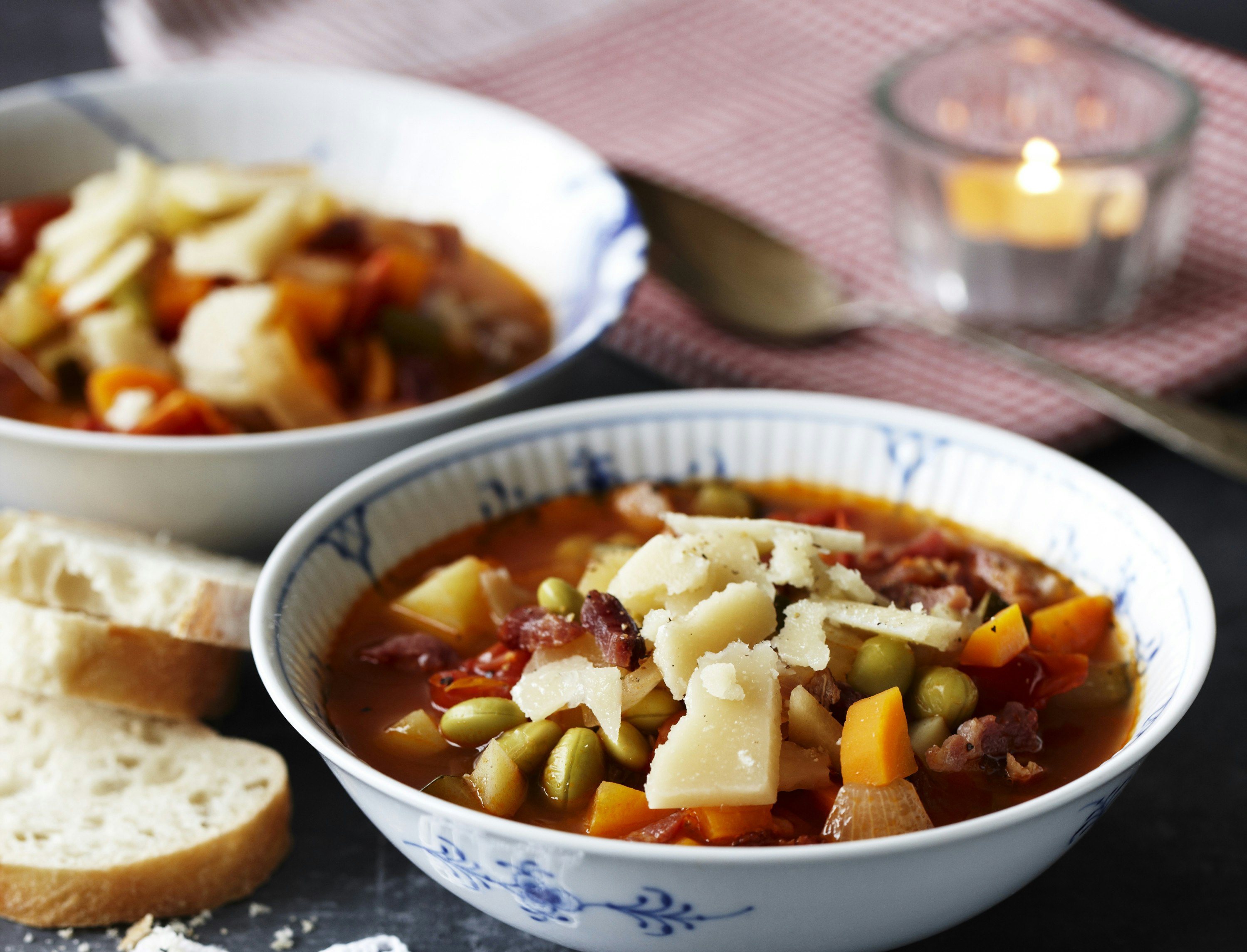 Minestrone med kartofler, squash og bacon