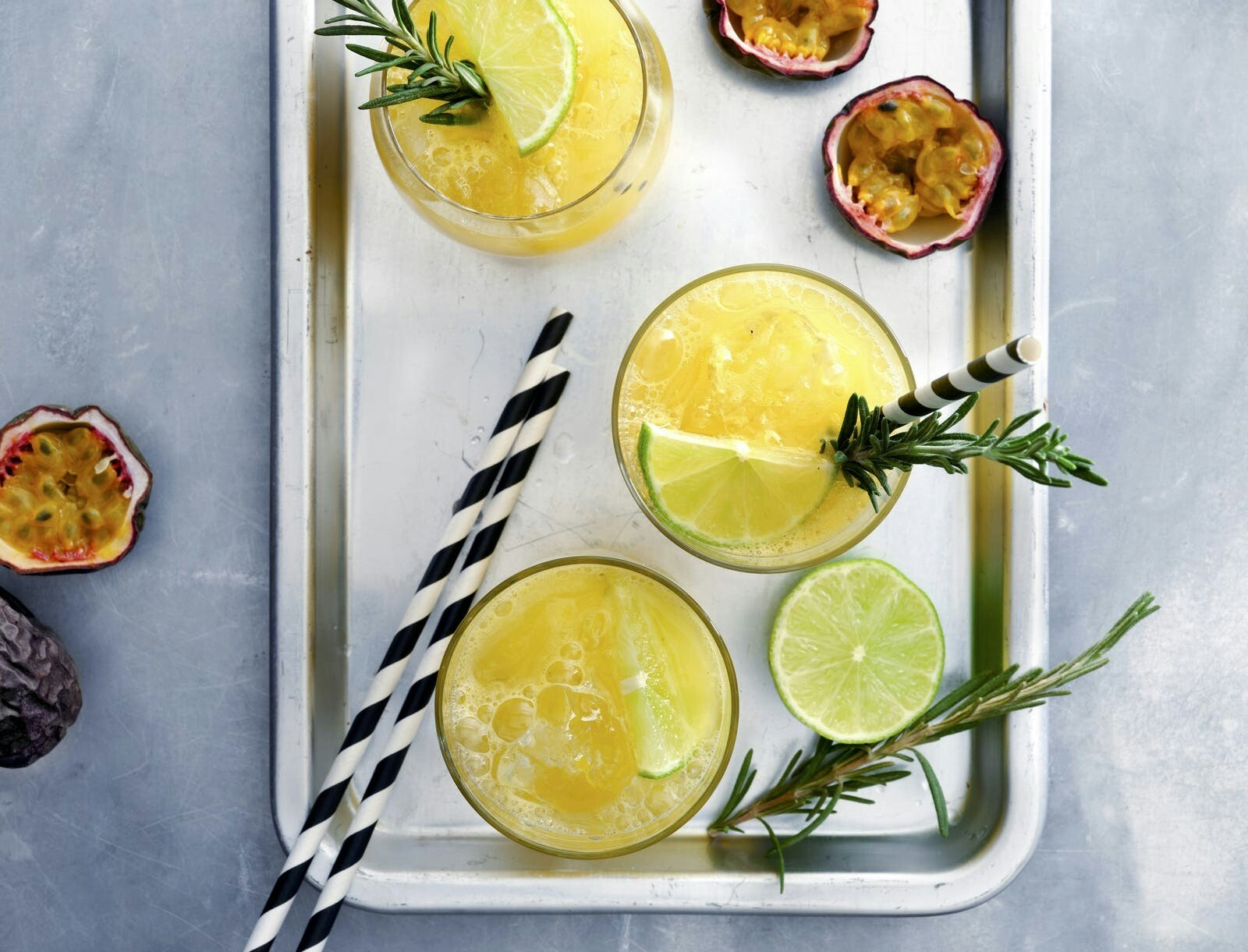 Moscow mule med ananas og passionsfrugt