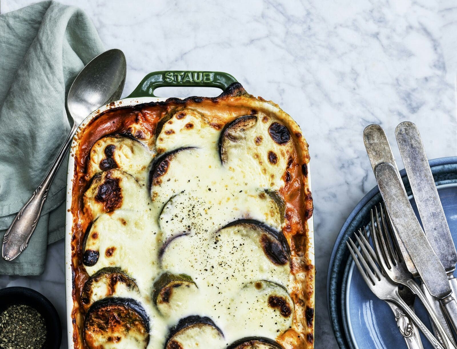 Moussaka med kartoffelmos, squash og aubergine